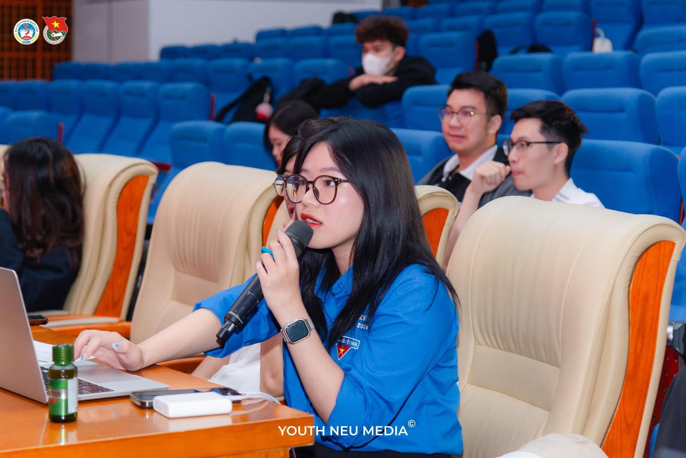 Linh Chi là Ủy viên Ban chấp hành Đoàn Thanh niên Trường Đại học Kinh tế Quốc dân; Ủy viên Ban chấp hành Liên chi Đoàn Viện Đào tạo Tiên tiến, CLC và POHE. Linh Chi là Ủy viên Ban chấp hành Đoàn Thanh niên Trường Đại học Kinh tế Quốc dân; Ủy viên Ban chấp hành Liên chi Đoàn Viện Đào tạo Tiên tiến, CLC và POHE.