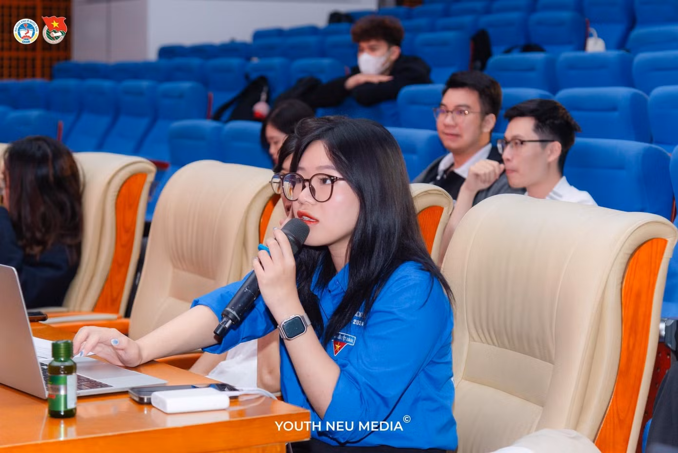 Linh Chi là Ủy viên Ban chấp hành Đoàn Thanh niên Trường Đại học Kinh tế Quốc dân; Ủy viên Ban chấp hành Liên chi Đoàn Viện Đào tạo Tiên tiến, CLC và POHE.