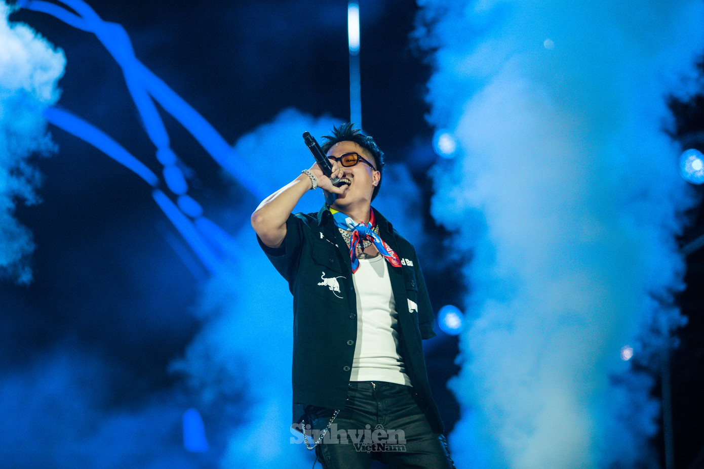 Á quân Rap Việt khiến khán giả nhún nhảy với bản "hit" Từ A đến Z - một trong những bài rap sáng tạo nhất Rap Việt hiện tại. Á quân Rap Việt khiến khán giả nhún nhảy với bản "hit" Từ A đến Z - một trong những bài rap sáng tạo nhất Rap Việt hiện tại.