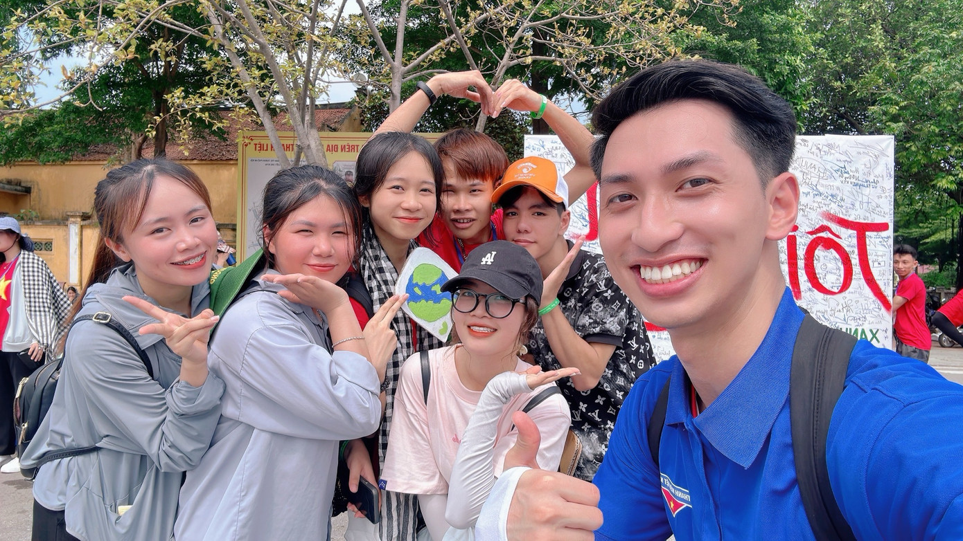 Xuân Phú tham gia nhiều chương trình tình nguyện.