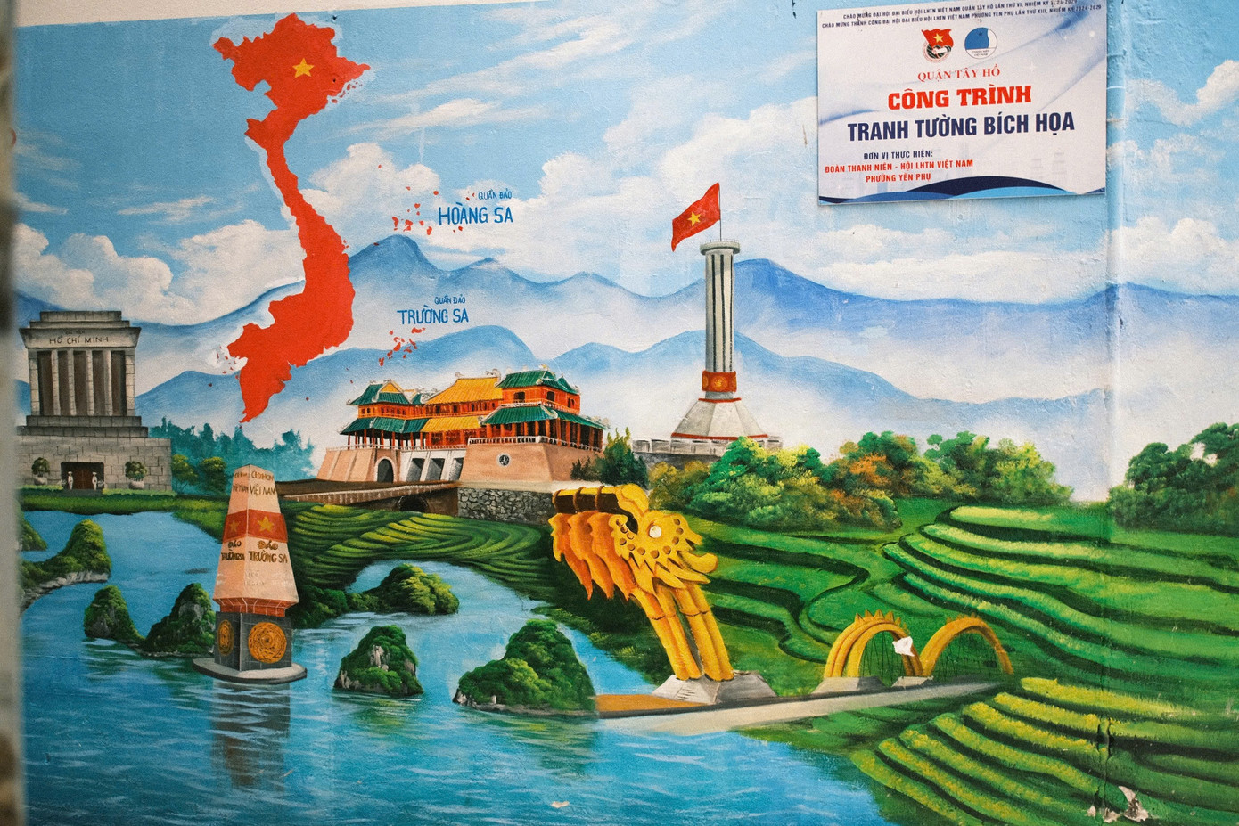 Bức tranh “Bản đồ Việt Nam” tại ngõ 56 Phố Vũ Miên. Bức tranh “Bản đồ Việt Nam” tại ngõ 56 Phố Vũ Miên.