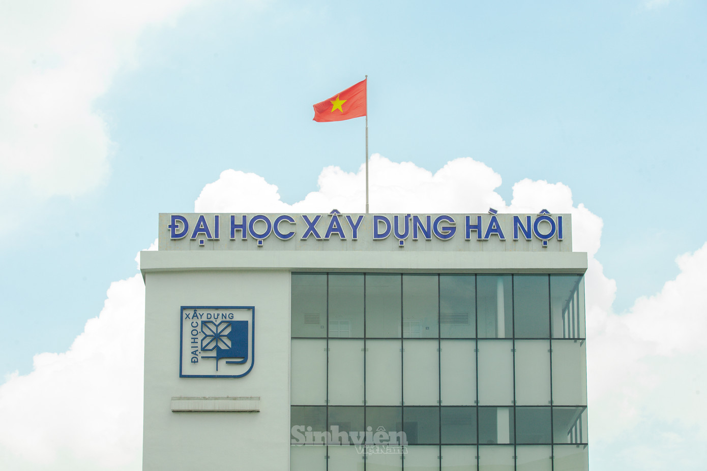 Toà nhà H1 - thương hiệu của Trường Đại học Xây dựng Hà Nội. Toà nhà H1 - thương hiệu của Trường Đại học Xây dựng Hà Nội.