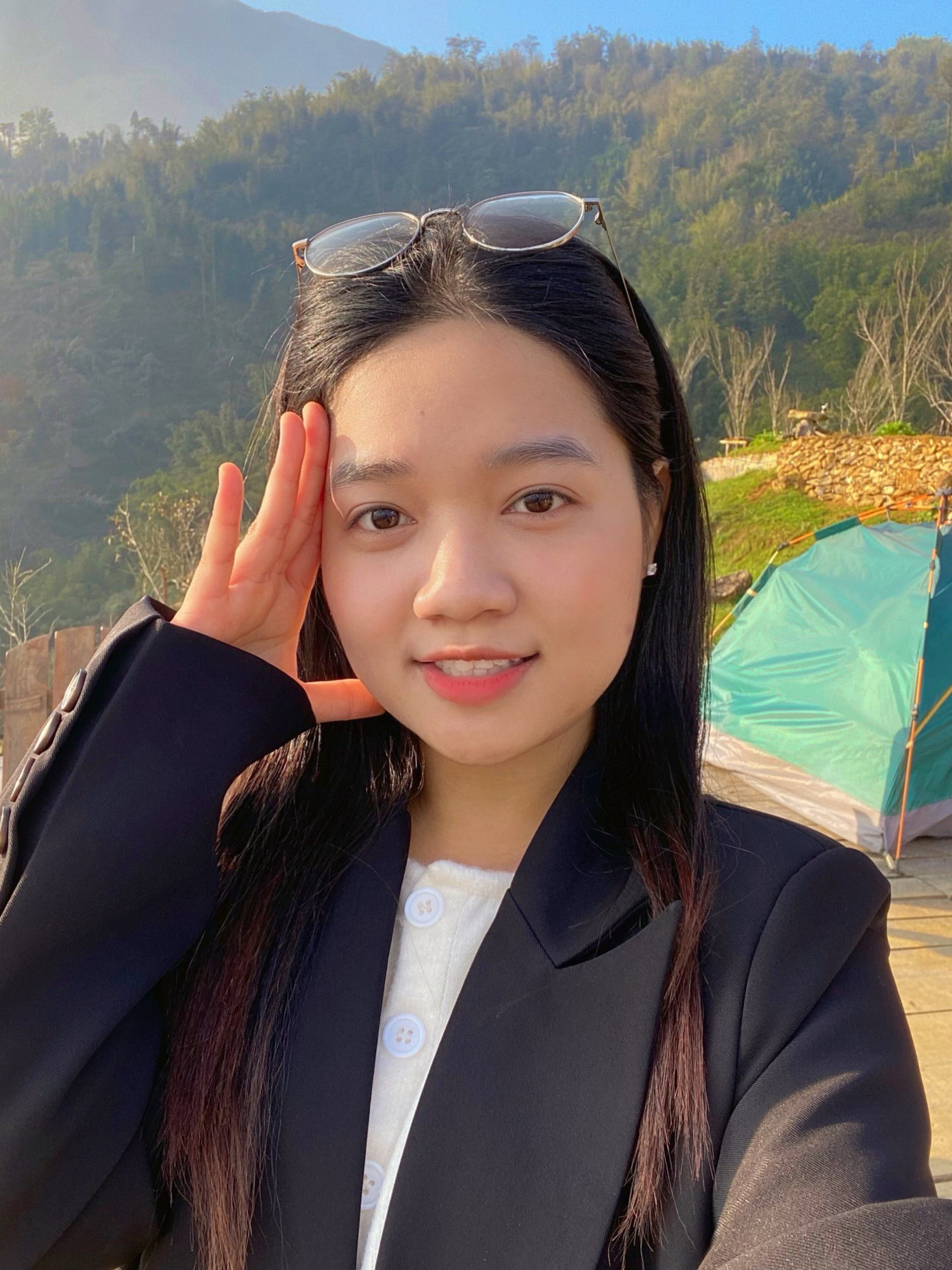 Thương Huyền đang là sinh viên năm cuối lớp ĐH Dược K15B trường Đại học Y - Dược, Đại học Thái Nguyên. Thương Huyền đang là sinh viên năm cuối lớp ĐH Dược K15B trường Đại học Y - Dược, Đại học Thái Nguyên.