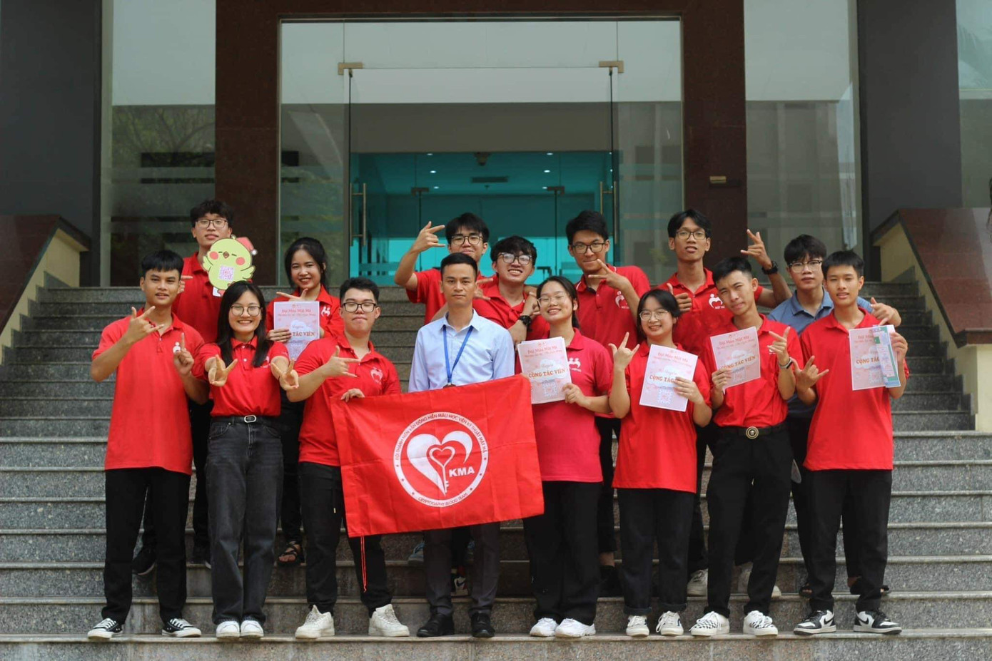 Tuổi trẻ là quãng thời gian phù hợp để thử và sai. Hãy hết mình cống hiến!