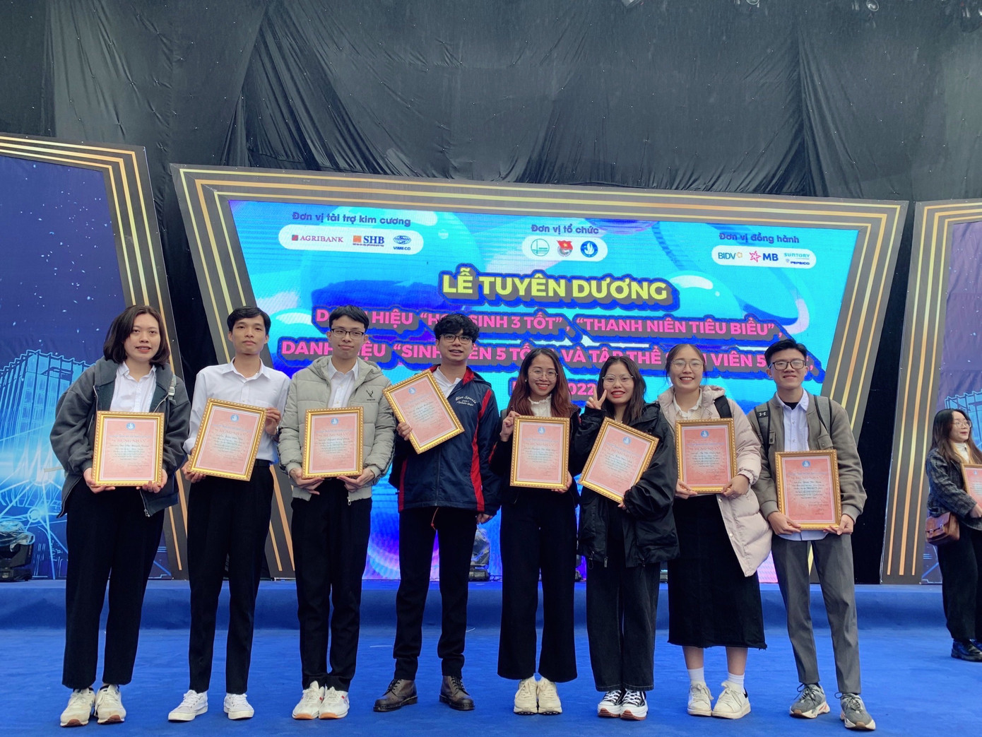 Nữ sinh gốc Hải Dương đạt được nhiều thành tích xuất sắc trong học tập và rèn luyện.