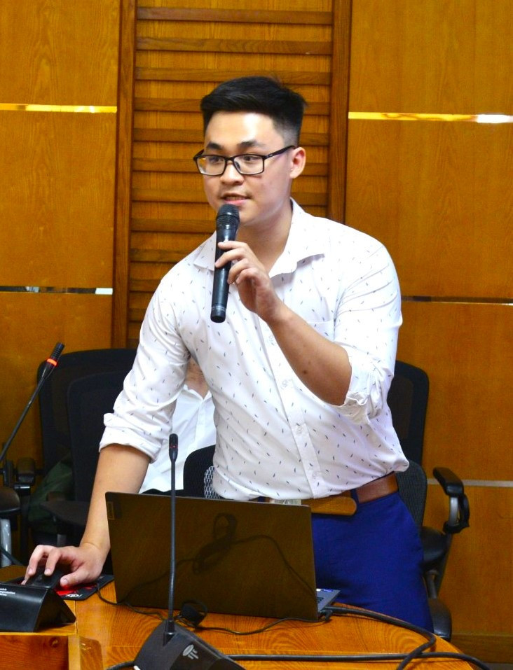 Việt Anh chủ động trao đổi, thảo luận với giảng viên và xung phong được trình bày trước mọi người, thậm chí được tin tưởng giao làm trưởng nhóm, từ đó tăng thêm sự tự tin và ghi dấu ấn ở môi trường mới. Việt Anh chủ động trao đổi, thảo luận với giảng viên và xung phong được trình bày trước mọi người, thậm chí được tin tưởng giao làm trưởng nhóm, từ đó tăng thêm sự tự tin và ghi dấu ấn ở môi trường mới.