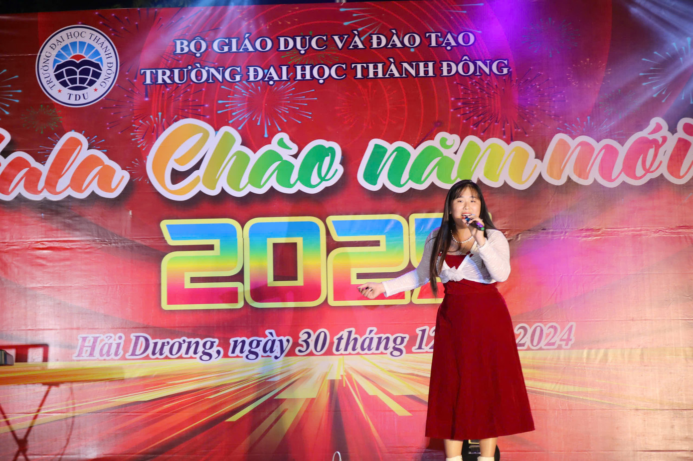 Tiết mục giao lưu âm nhạc đến từ các bạn sinh viên. Tiết mục giao lưu âm nhạc đến từ các bạn sinh viên.