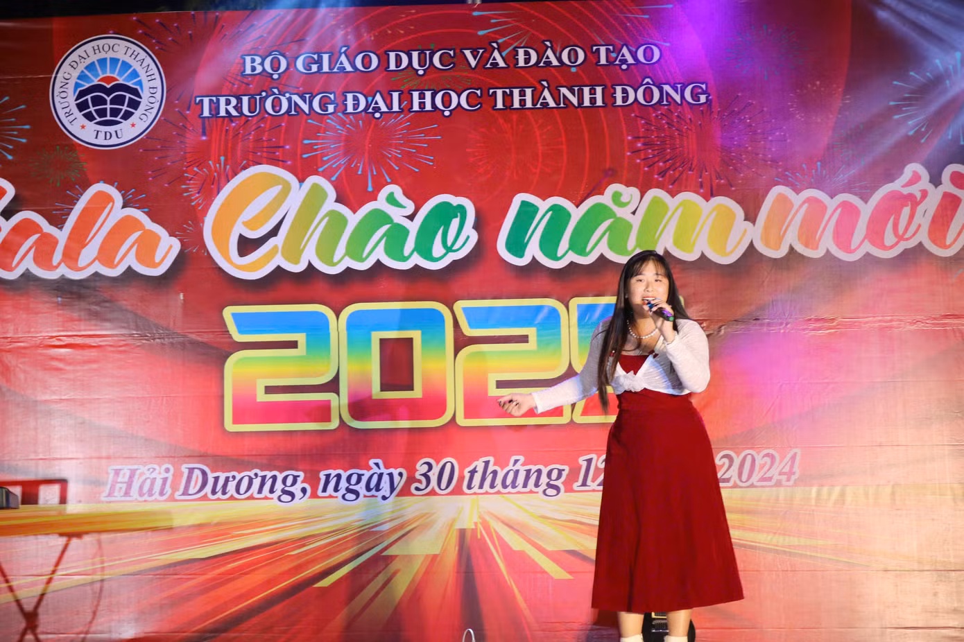 Tiết mục giao lưu âm nhạc đến từ các bạn sinh viên. Tiết mục giao lưu âm nhạc đến từ các bạn sinh viên.