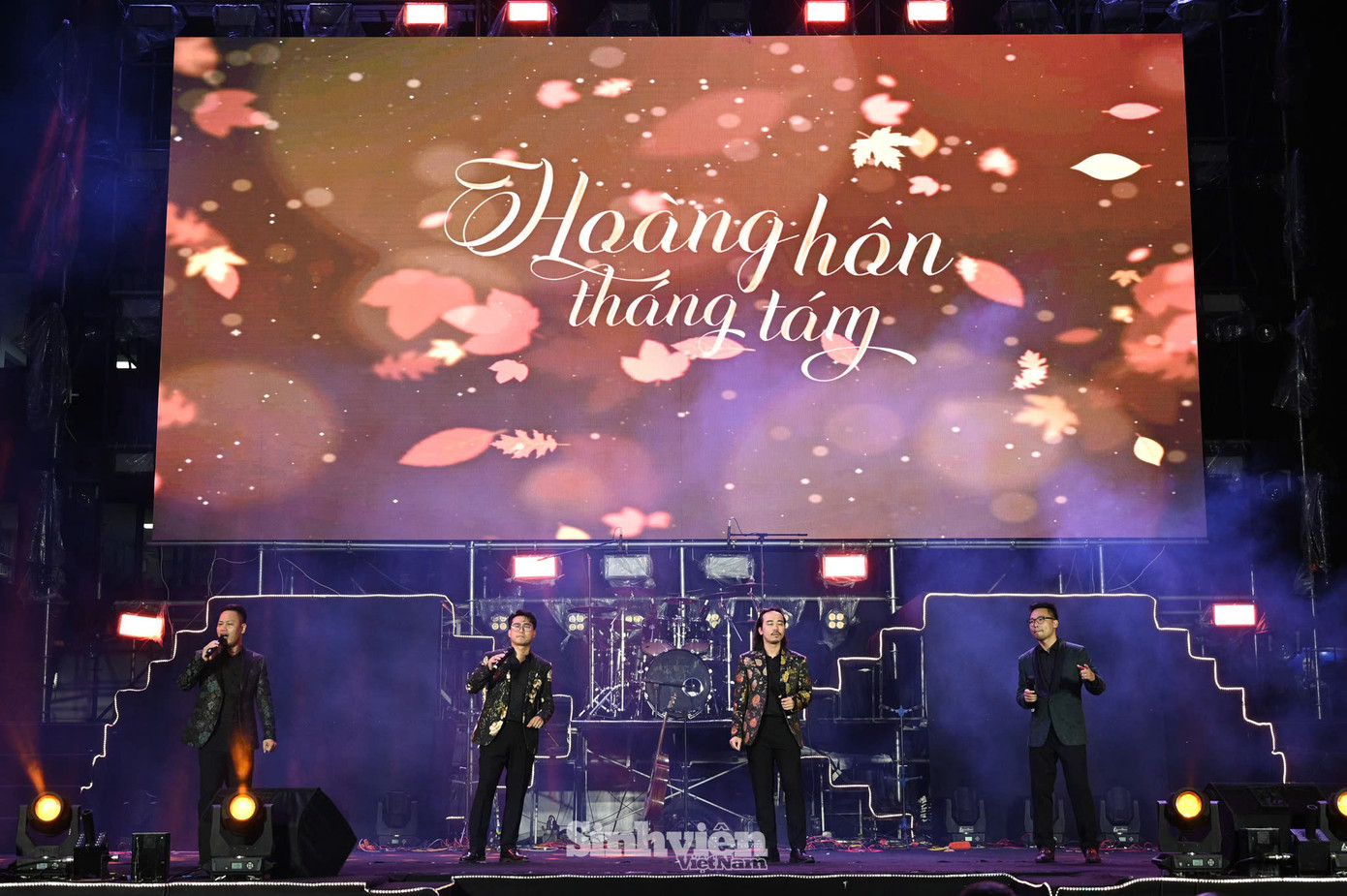 Band Fantasia - những thành viên là cựu sinh viên Trường Đại học Xây dựng Hà Nội mang những ca khúc hoài niệm, sâu lắng đến sân khấu Build up 2024 - Voyage.