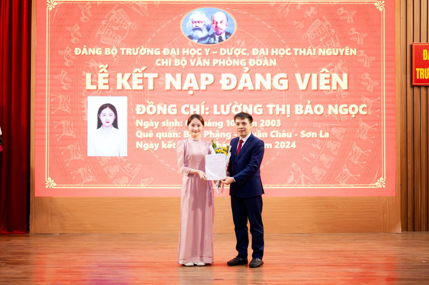 Với sự nỗ lực cố gắng, Bảo Ngọc vinh dự khi trở thành Đảng viên Đảng Cộng sản Việt Nam.