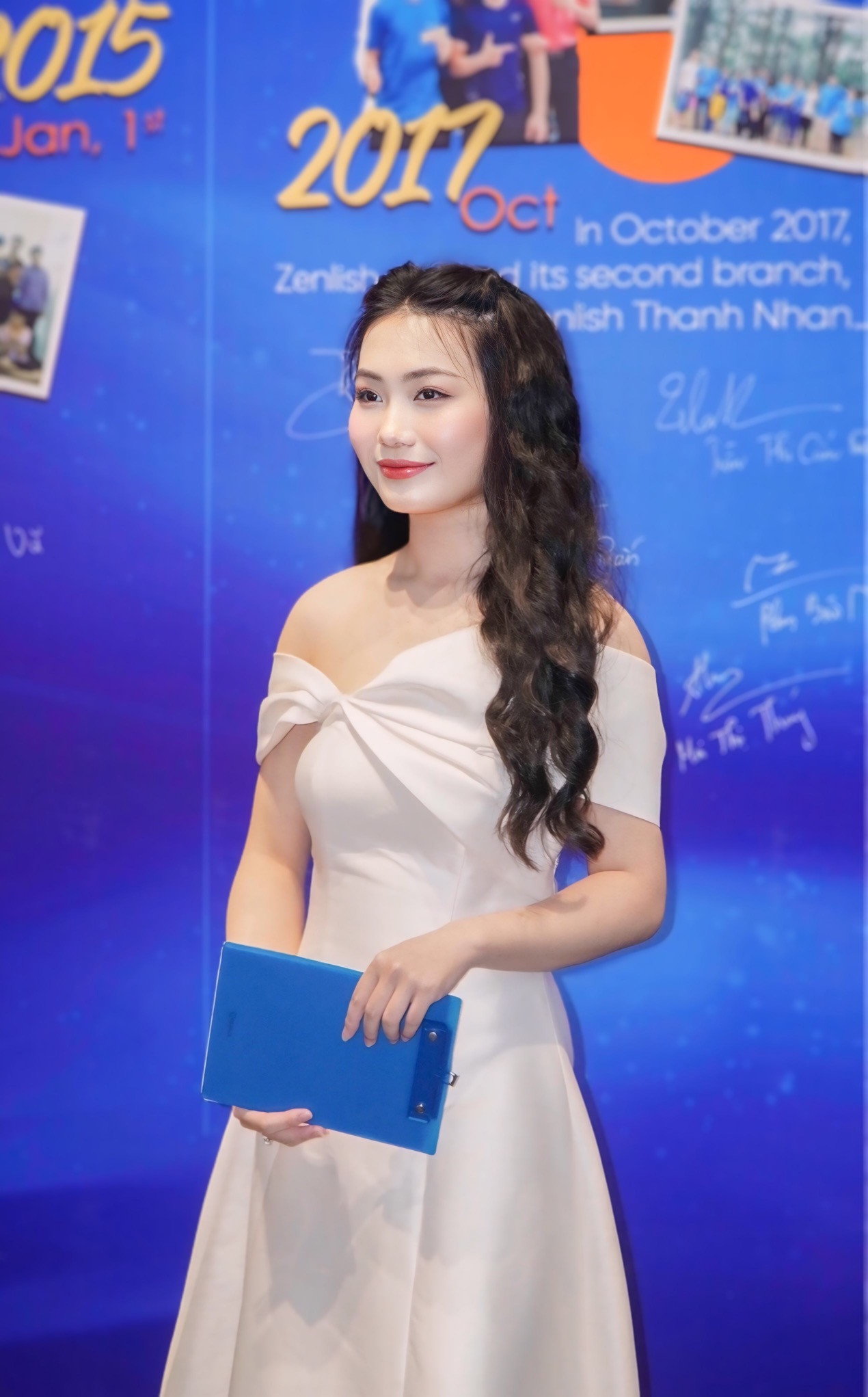 Linh Phượng có sở thích ca hát, diễn xuất và đang phát triển bản thân thành Phát thanh viên chuyên nghiệp.