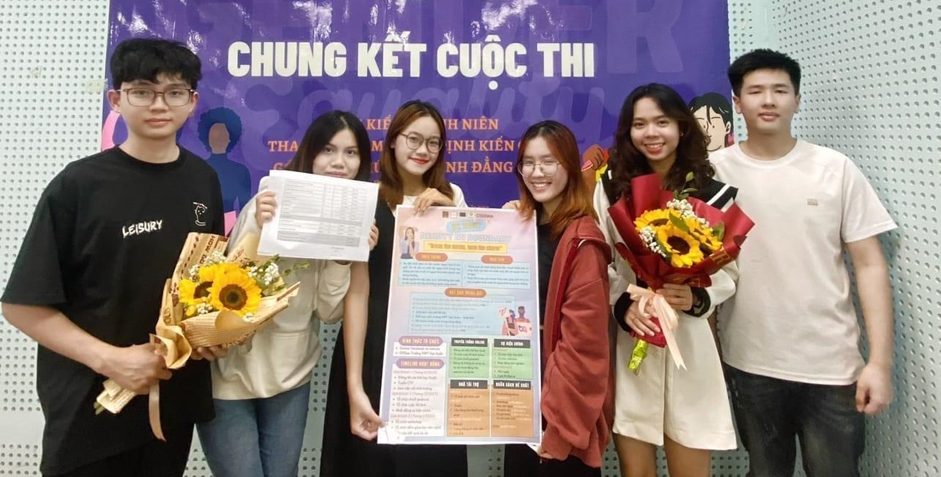 Các thành viên của "We, Beauty" tại Chung kết cuộc thi “Sáng kiến thanh niên tham gia giảm thiểu định kiến giới, góp phần thúc đẩy bình đẳng giới”. Các thành viên của "We, Beauty" tại Chung kết cuộc thi “Sáng kiến thanh niên tham gia giảm thiểu định kiến giới, góp phần thúc đẩy bình đẳng giới”.