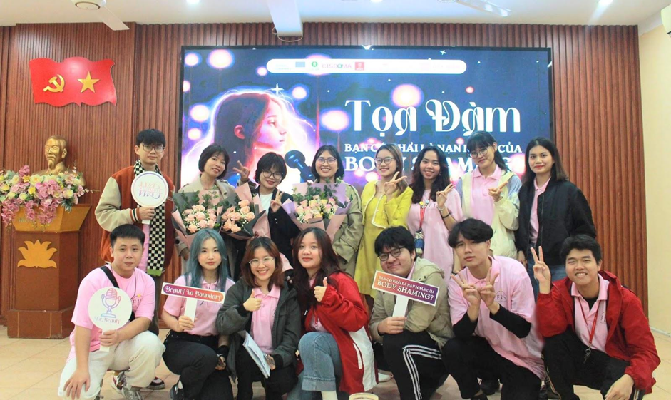 Tọa đàm “Bạn có phải nạn nhân của body shaming?” diễn ra tại điểm trường THPT Sóc Sơn. Tọa đàm “Bạn có phải nạn nhân của body shaming?” diễn ra tại điểm trường THPT Sóc Sơn.