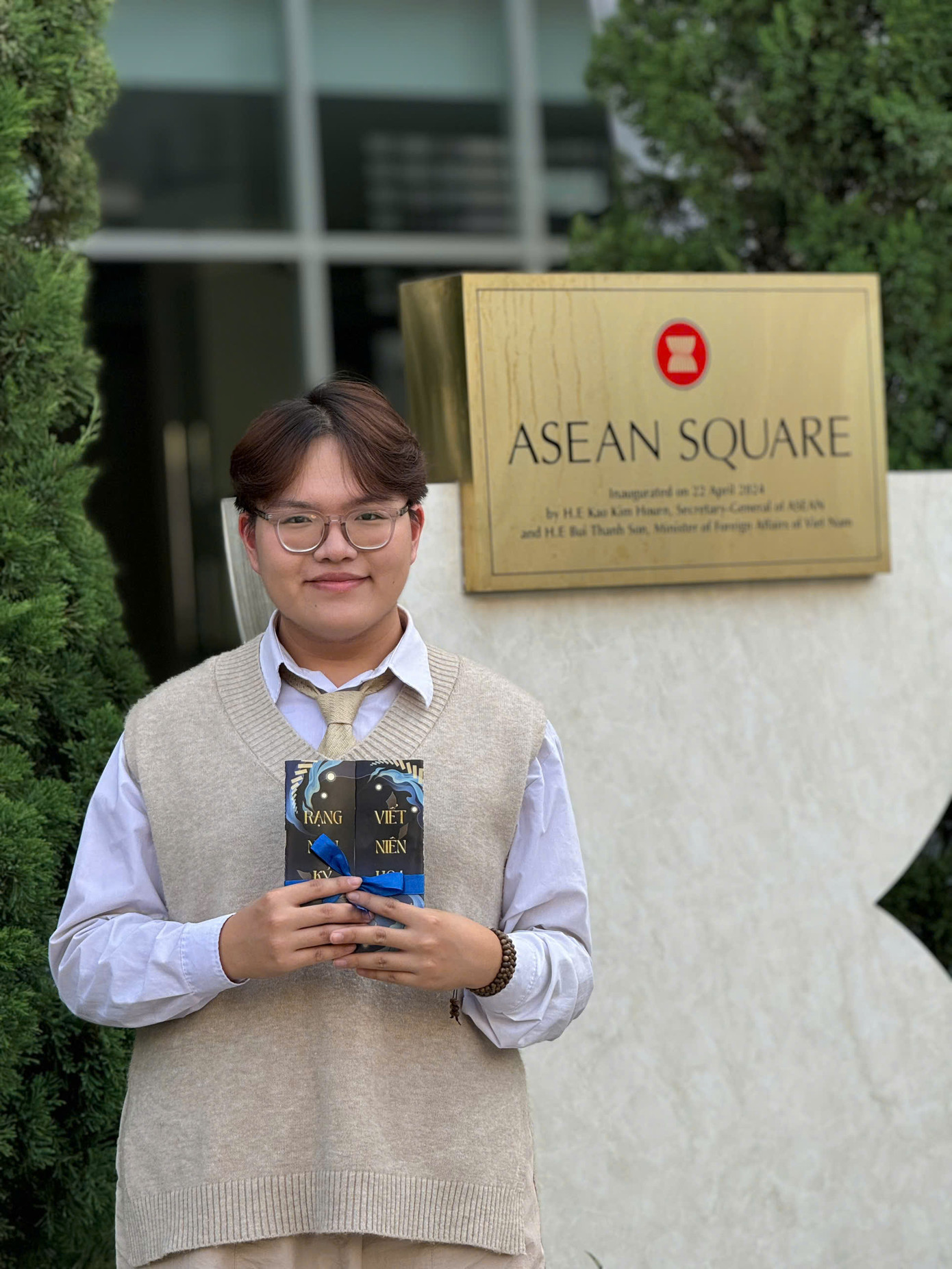 Ở vị trí là một người đứng đầu, cậu cho rằng bản thân là người đóng vai trò giúp mọi người tìm “chìa khóa” để mở “rương kho báu”, cổ vũ mọi người bộc lộ hết khả năng thật sự của mình. Đó cũng có thể coi là “châm ngôn” nhắc nhở Tiến Dũng khi là một người lãnh đạo. (Ảnh: NVCC)