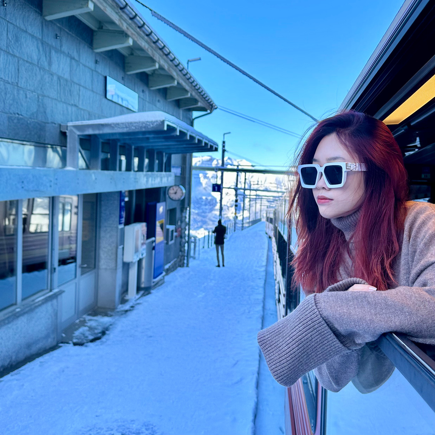 Châu Giang trải nghiệm đi tàu lên núi Jungfrau, Thuỵ Sĩ - “Nóc nhà” huyền thoại của Châu Âu.