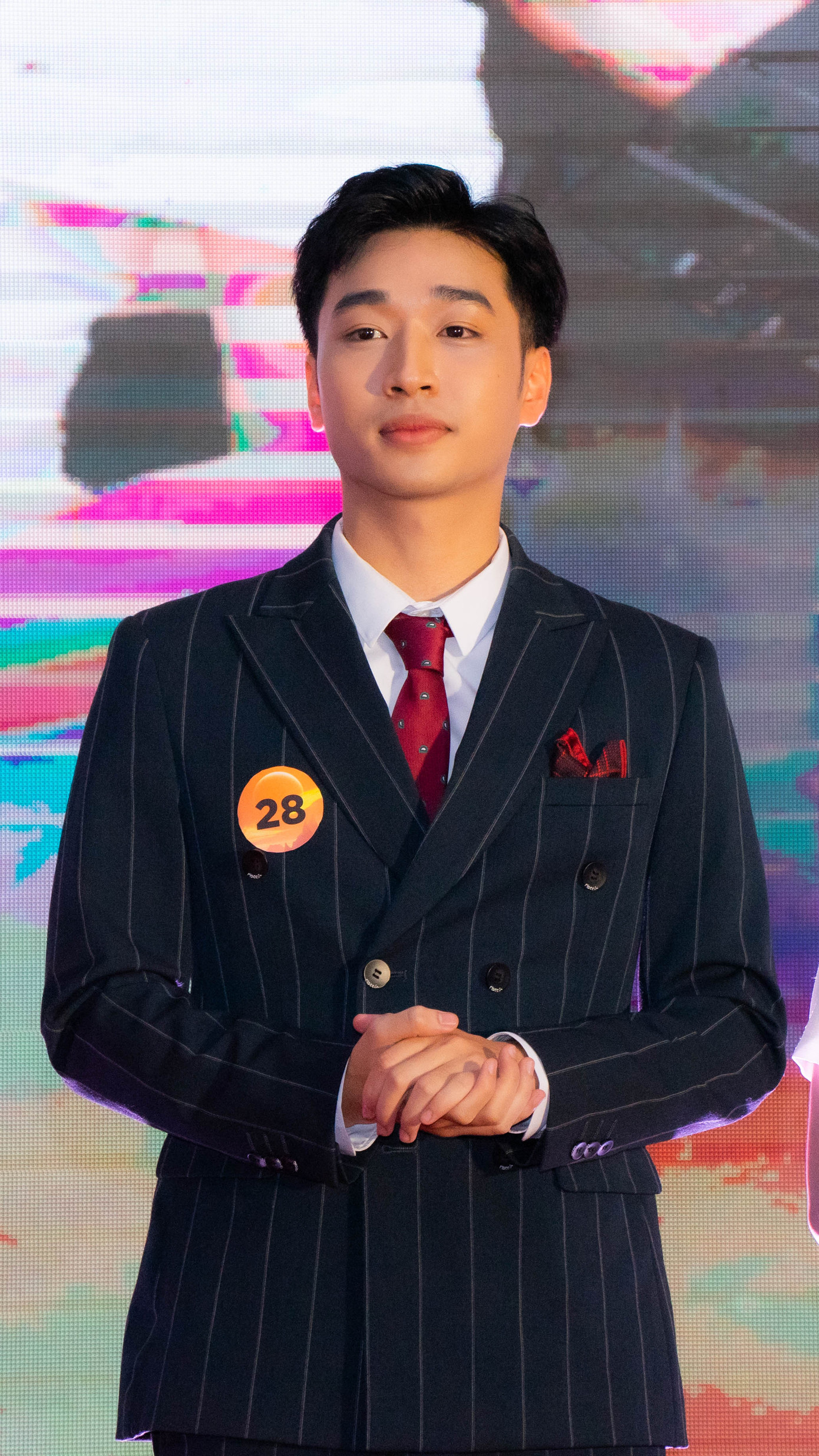 Phùng Tấn Dũng là sinh viên chuyên ngành Kinh doanh Quốc tế tại Trường Đại học Kinh tế Quốc dân.