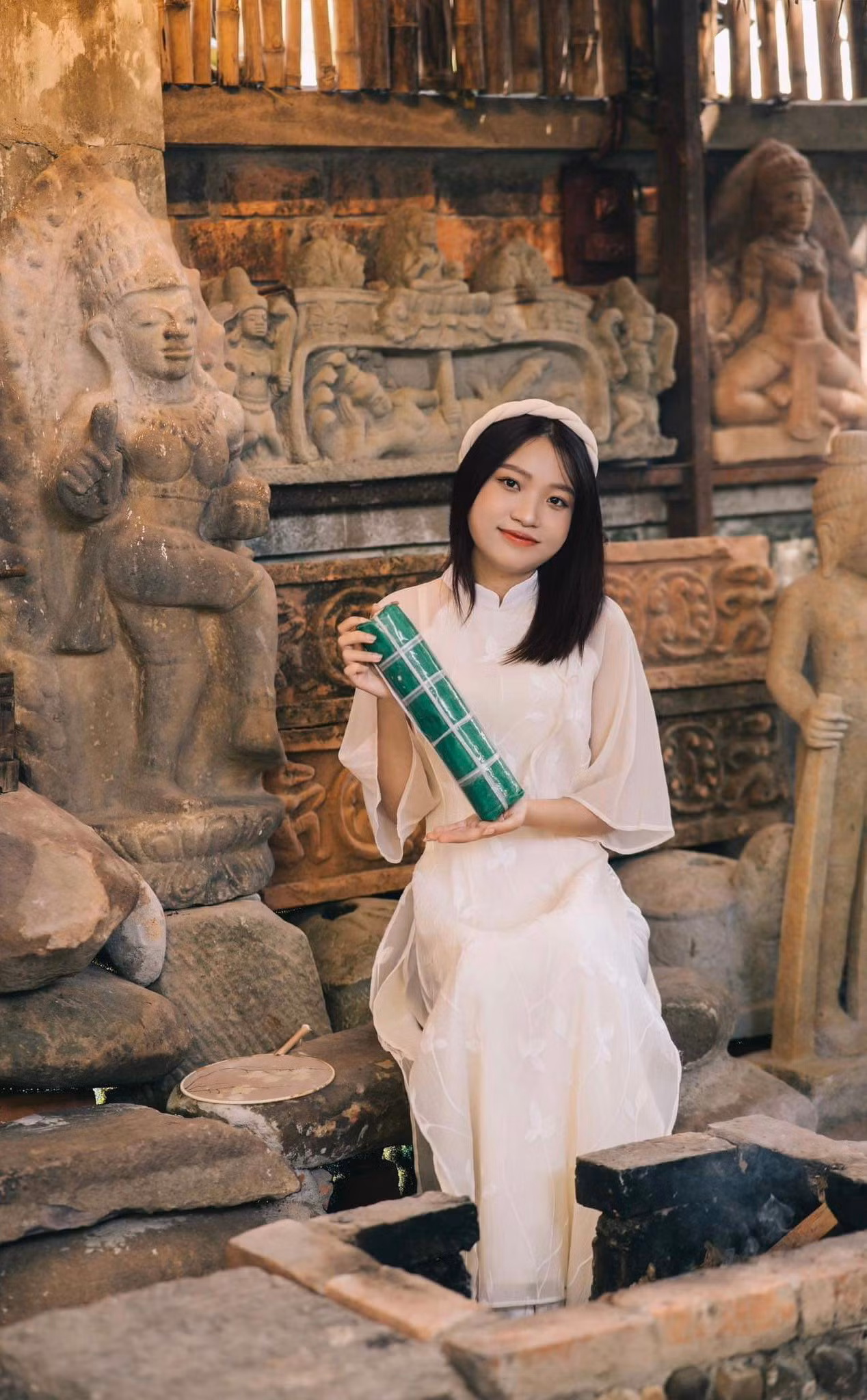 Nhật Vy hào hứng đón Tết truyền thống và lưu lại kỉ niệm với bộ ảnh Tết. Nhật Vy hào hứng đón Tết truyền thống và lưu lại kỉ niệm với bộ ảnh Tết.