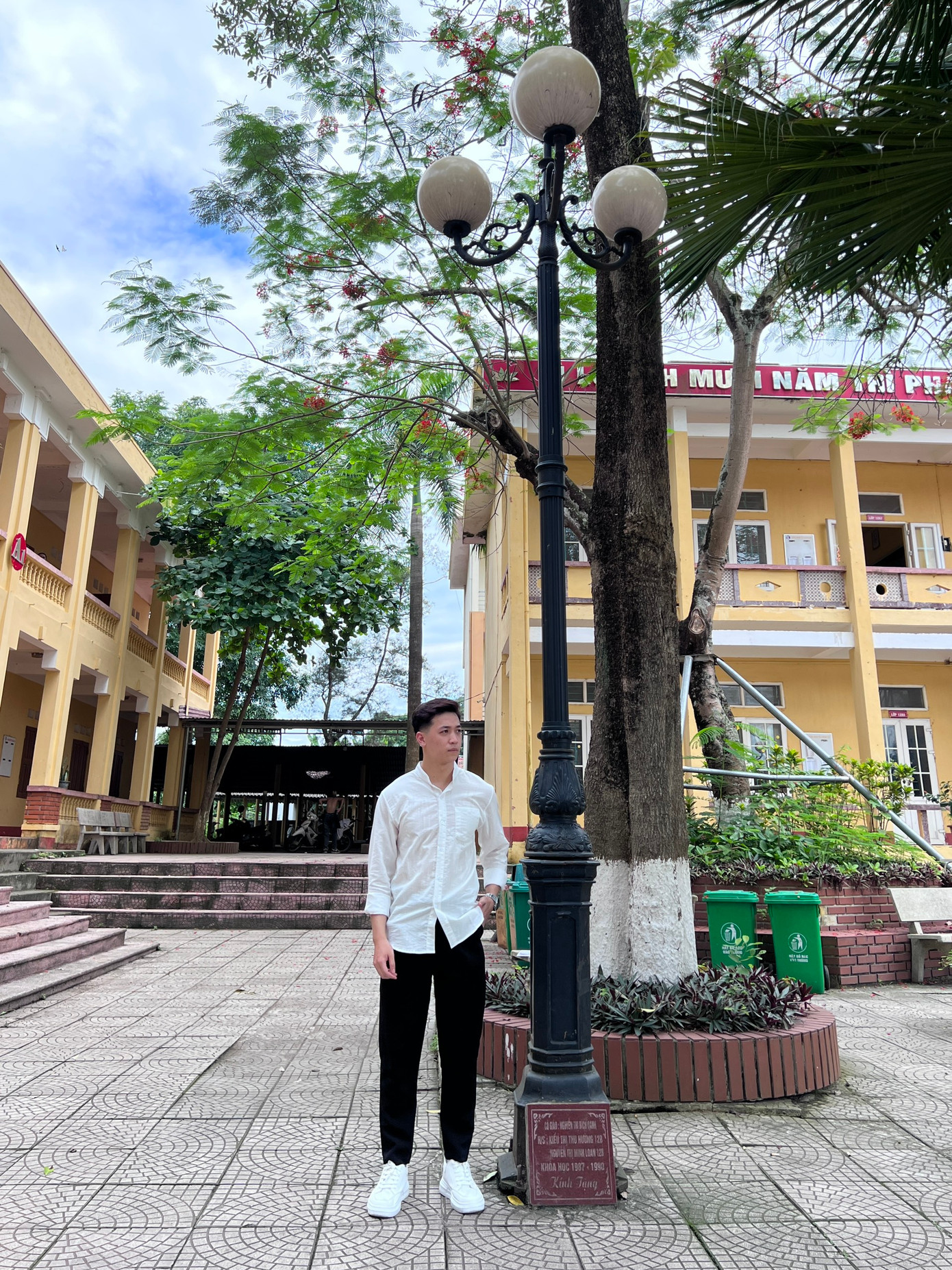 Huy dự định đăng ký vào Trường Đại học Sư phạm Hà Nội, chuyên ngành Lịch sử.