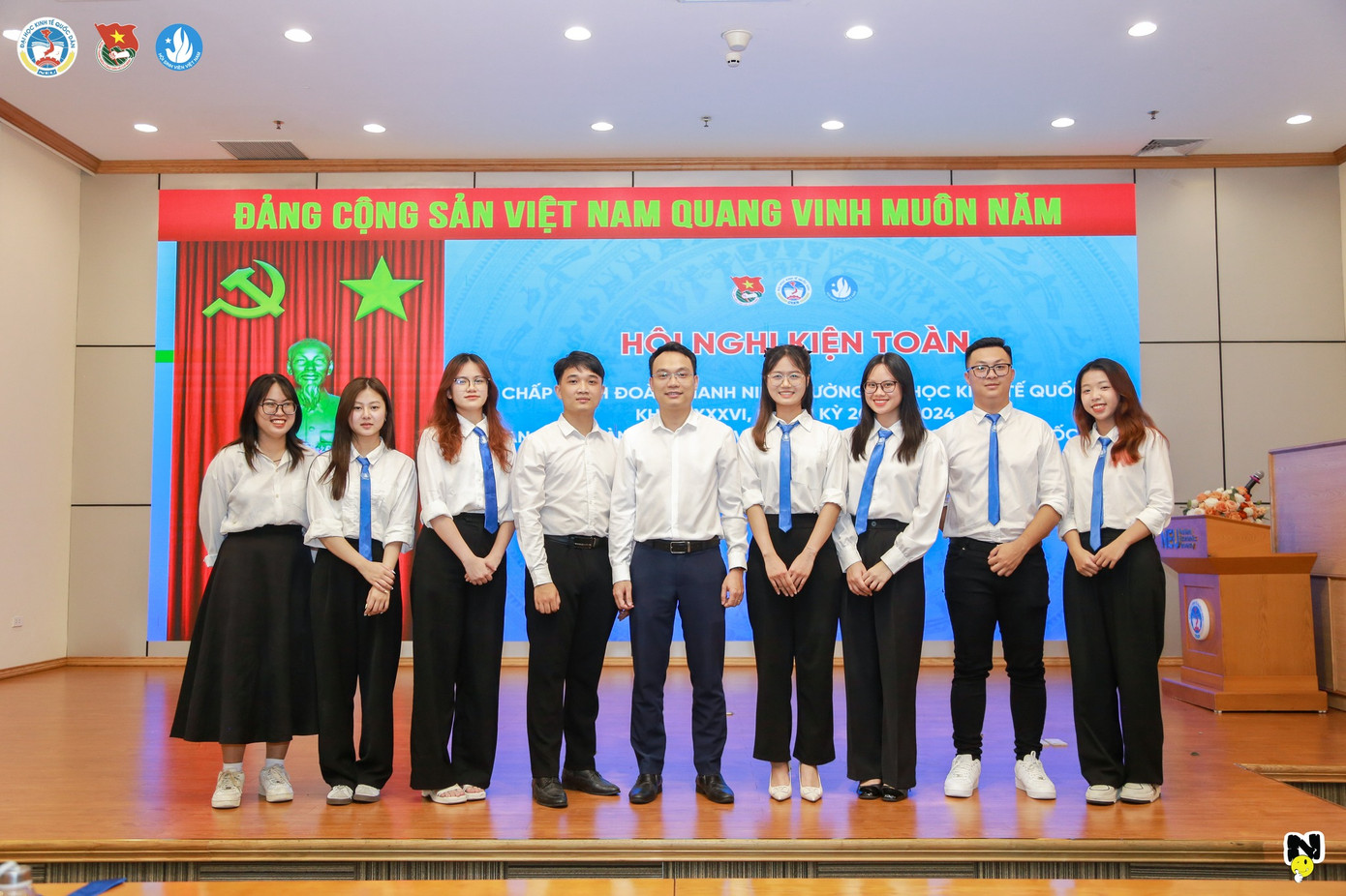 Đức Minh cùng các cán bộ Hội tại Hội nghị kiện toàn Ban Chấp hành Hội Sinh viên khóa XVIII 2023-2025. Đức Minh cùng các cán bộ Hội tại Hội nghị kiện toàn Ban Chấp hành Hội Sinh viên khóa XVIII 2023-2025.