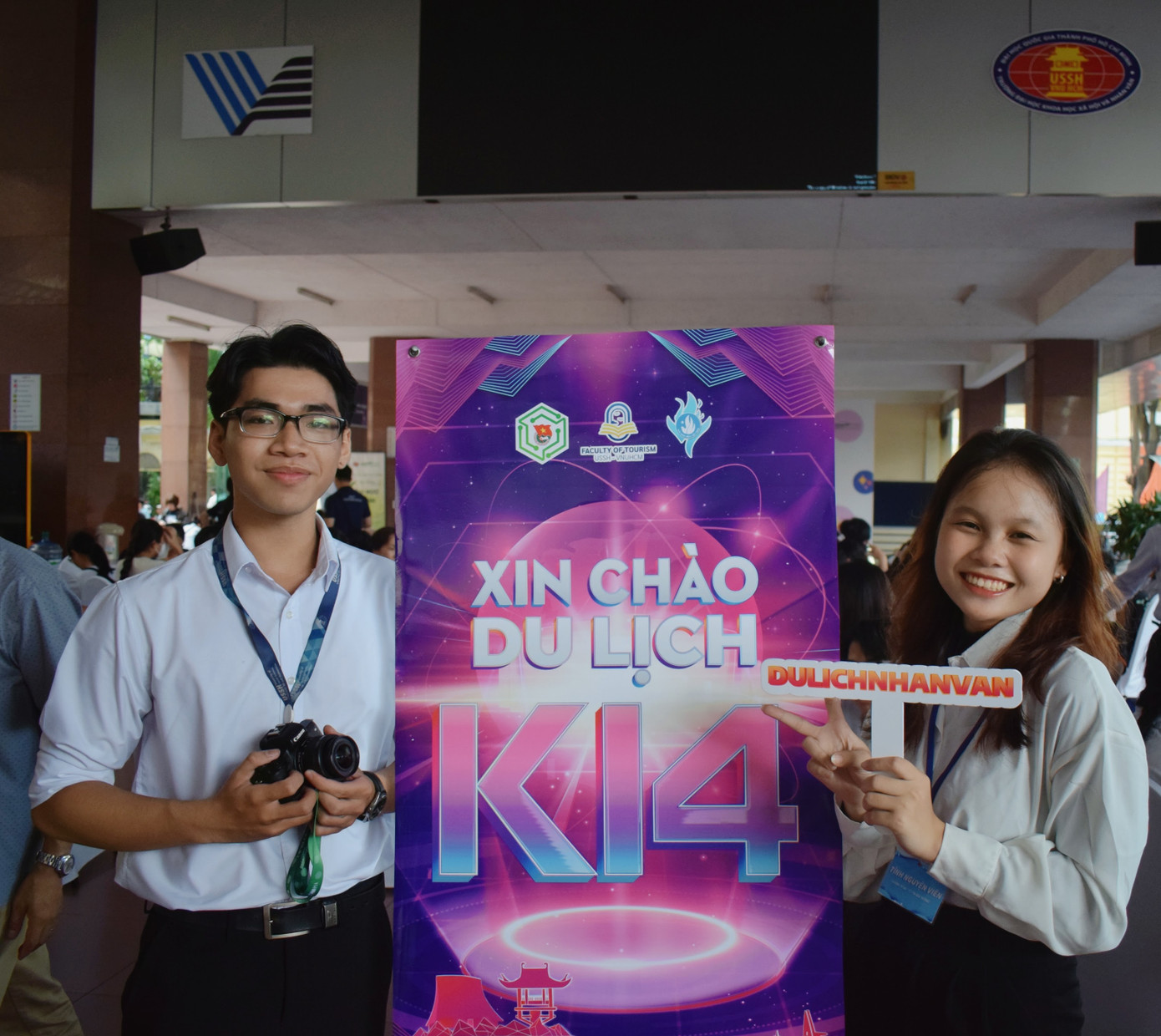 Thảo Nguyên tham gia chào đón các bạn tân sinh viên K14 của khoa Du lịch Trường Đại học Khoa học Xã hội và Nhân văn.