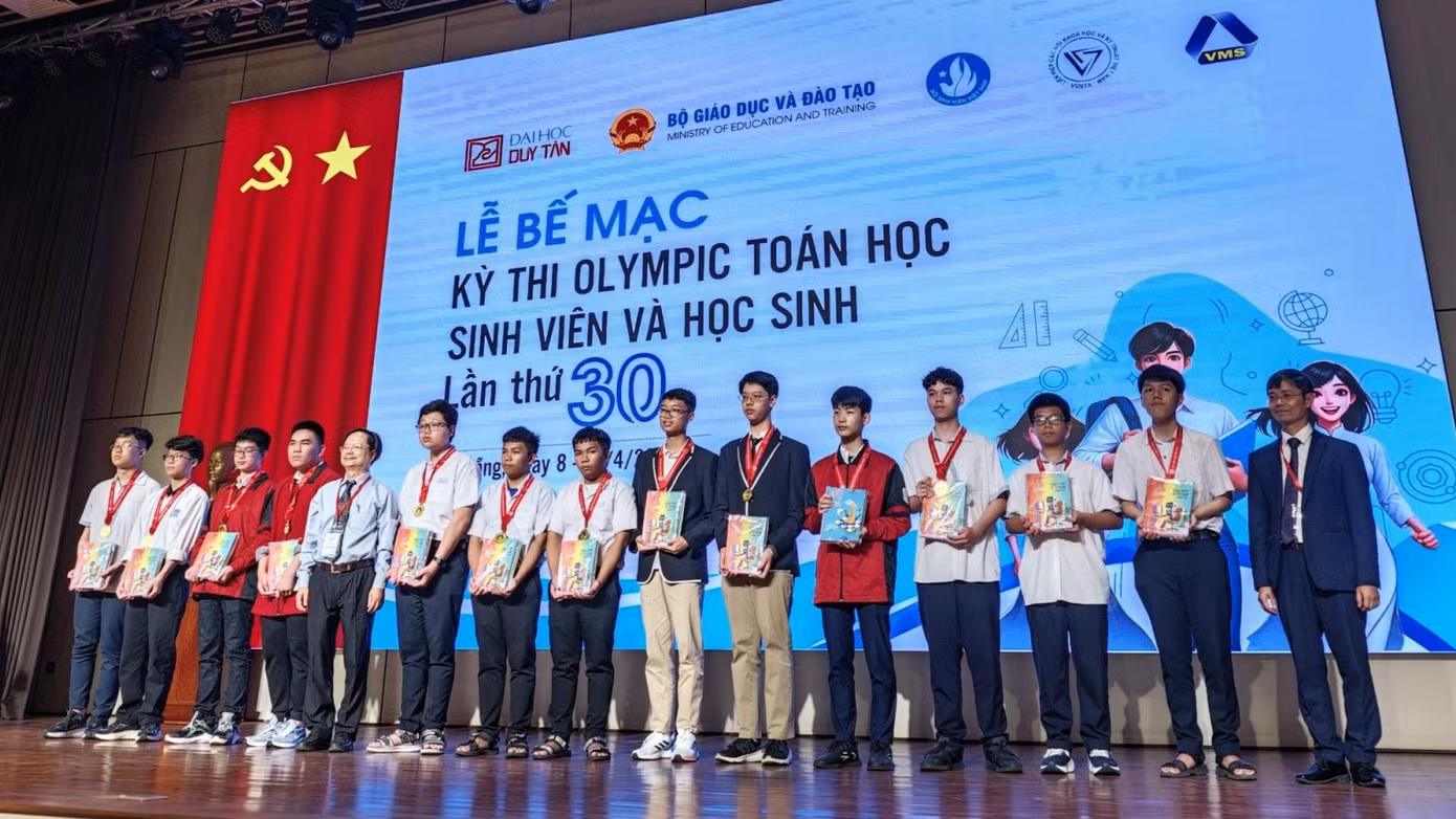 HCV lại về tay Trí Hiền - Trí Hậu trong cuộc thi Olympic toán học SV-HS lần thứ 30.