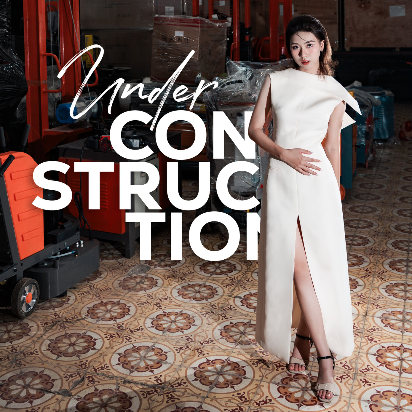 “Under construction” là hành trình chuyển tiếp từ sự chập chững của những người trẻ trên con đường hoàn thiện bản thân. Tại đây, họ phải bước qua 'vùng an toàn', dần chuyển mình để tiến gần hơn với cánh cửa thành công. “Under construction” là hành trình chuyển tiếp từ sự chập chững của những người trẻ trên con đường hoàn thiện bản thân. Tại đây, họ phải bước qua 'vùng an toàn', dần chuyển mình để tiến gần hơn với cánh cửa thành công.