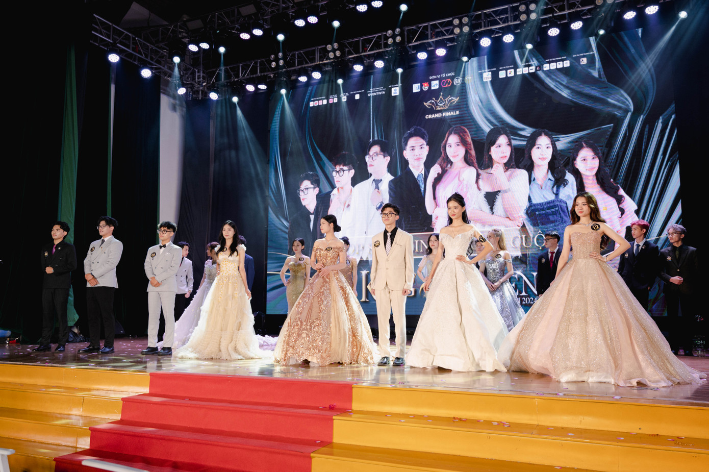 Top 8 thí sinh xuất sắc lọt vào phần thi cuối cùng.