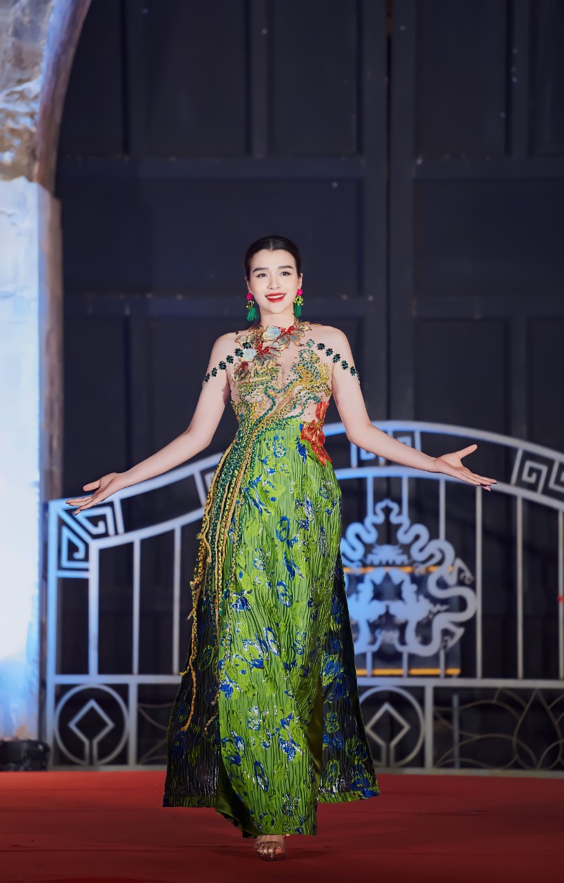 Thiết kế của Quỳnh Giang trong BST "Hương Sắc Thủ Đô".