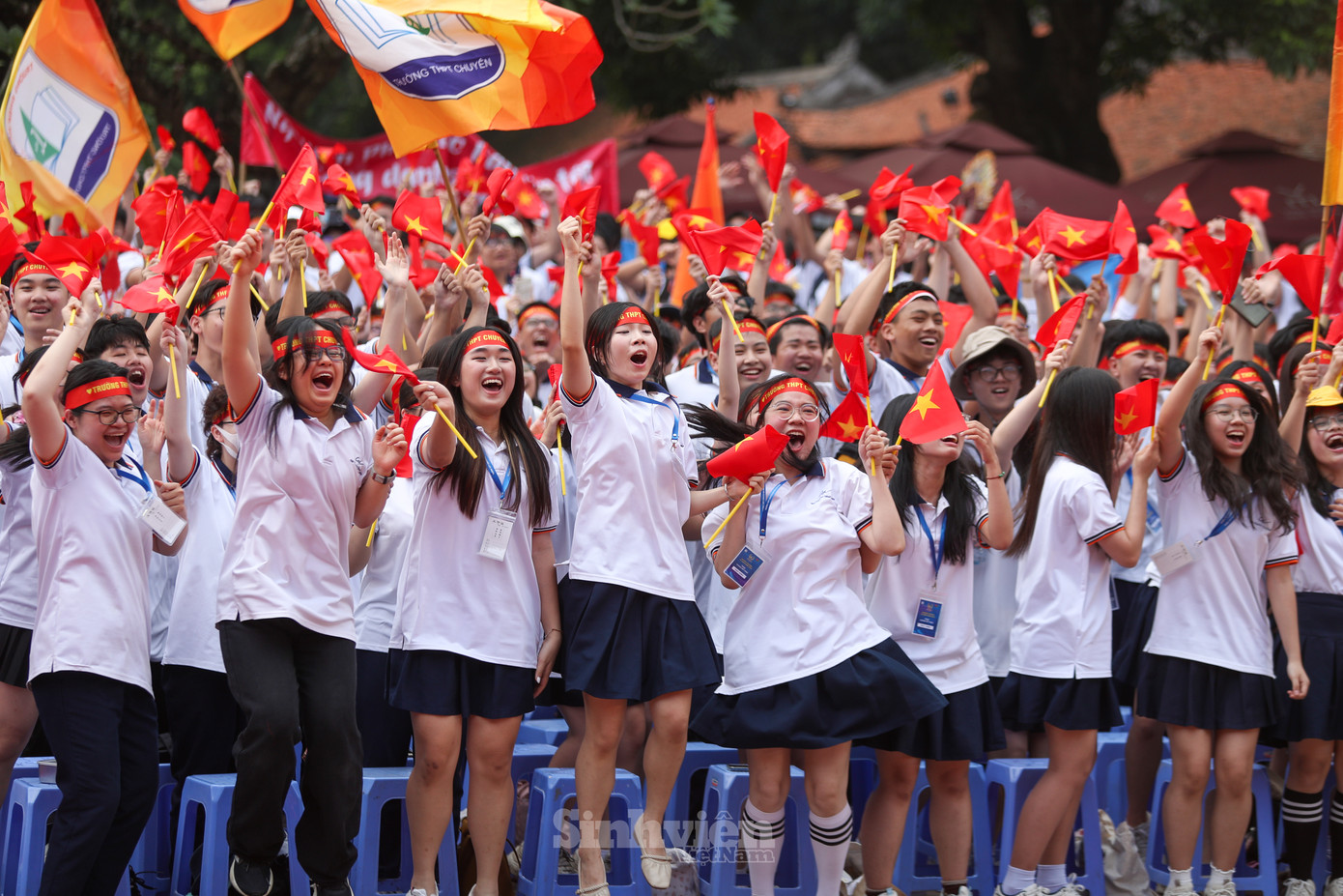 Nguyên Phú giành ngôi Á quân Đường lên đỉnh Olympia 2024, điểm cầu Hà Nội đồng loạt hô vang: "Tự hào Nguyên Phú, tự hào Chuyên Sư phạm".