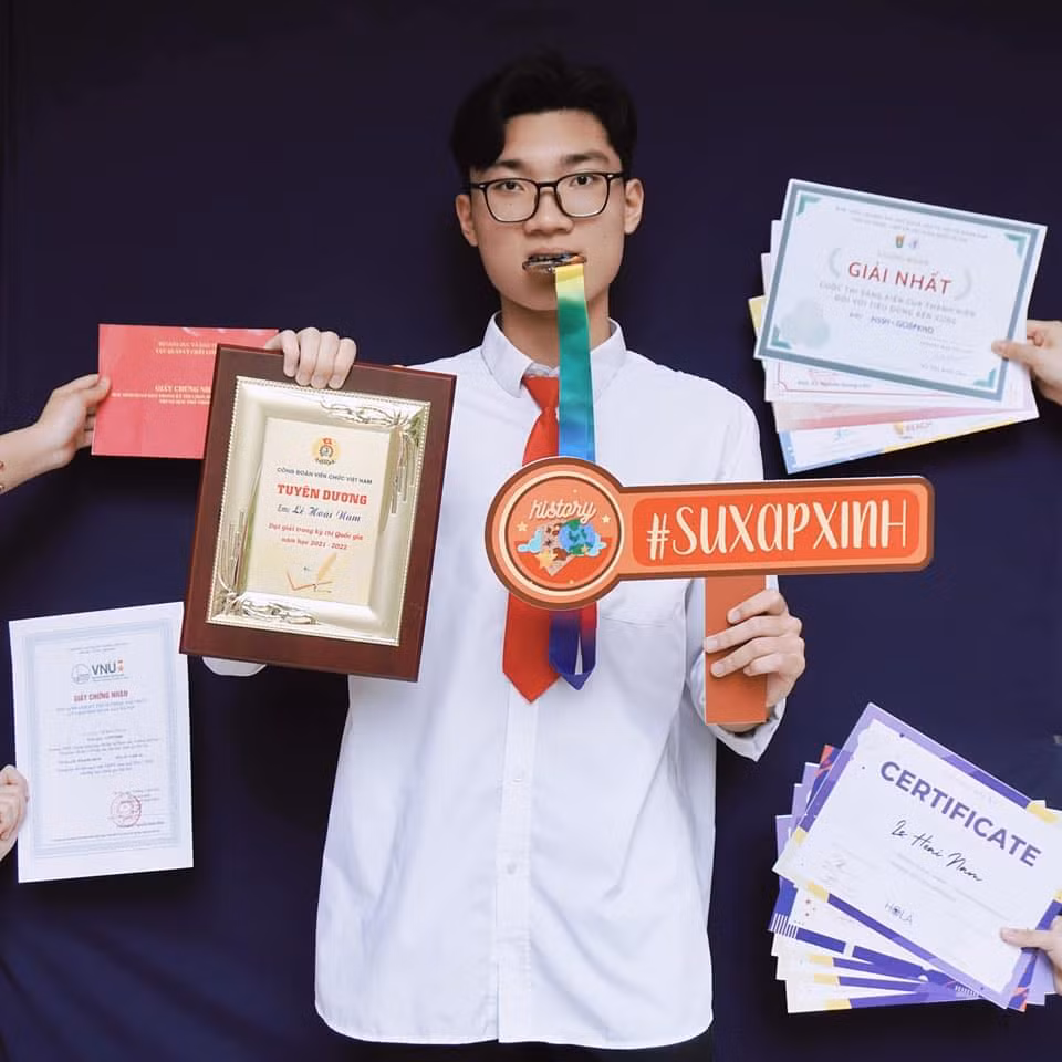 “Hãy tự tin và dám thể hiện bản thân” là lời nhắn của Hoài Nam gửi đến các bạn sinh viên.