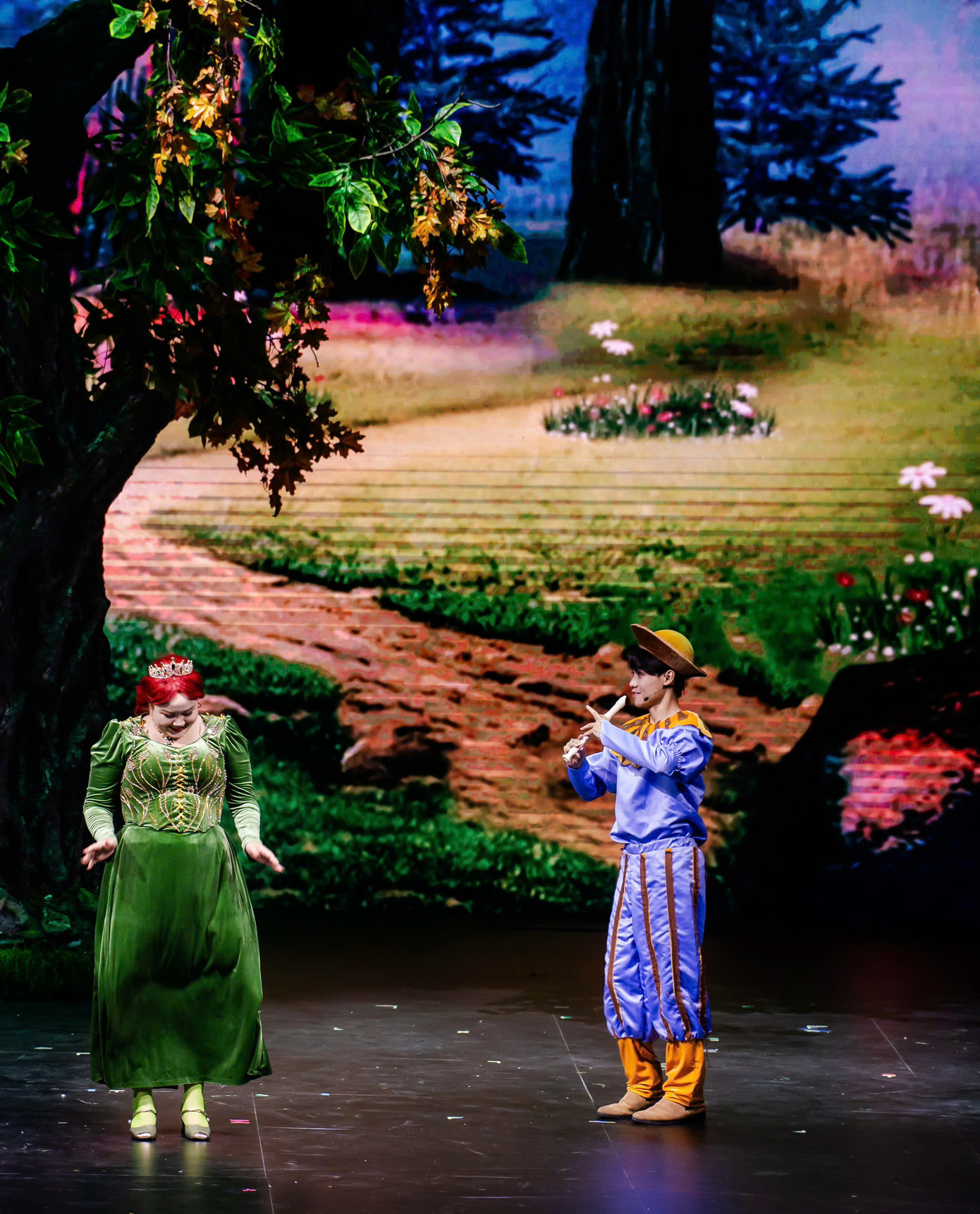 Hoàng Tùng Lâm trong vở nhạc kịch Shrek The Musical.