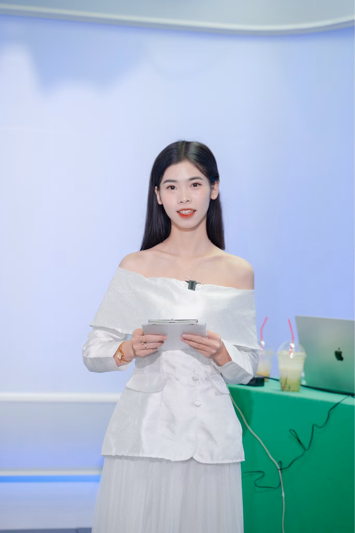Kiều Trang dẫn chương trình tại VTVcab.