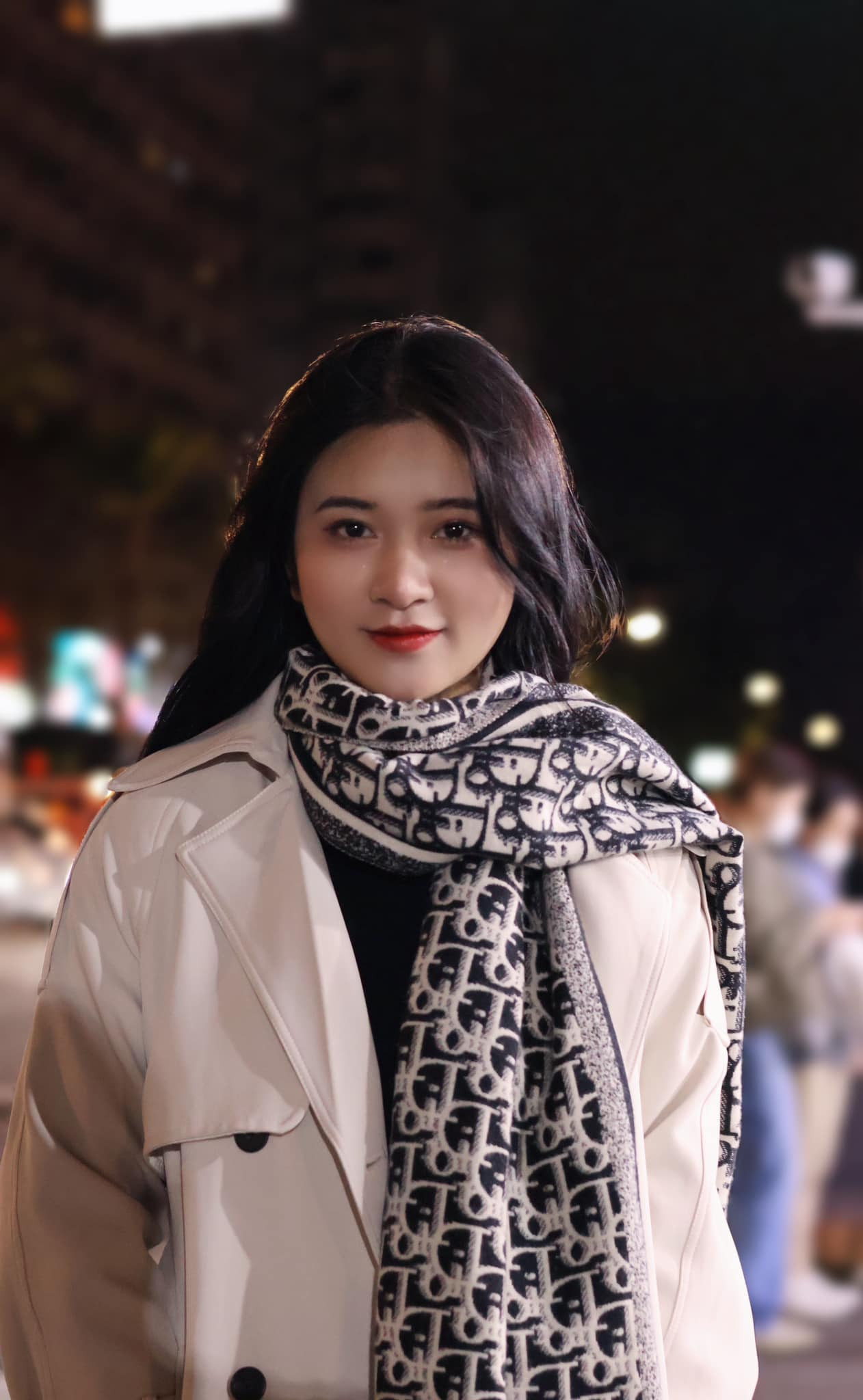 Hoa đang là sinh viên ngành Truyền thông và Phát thanh truyền hình ở trường Đại học Minh Truyền (Đài Bắc) Hoa đang là sinh viên ngành Truyền thông và Phát thanh truyền hình ở trường Đại học Minh Truyền (Đài Bắc)