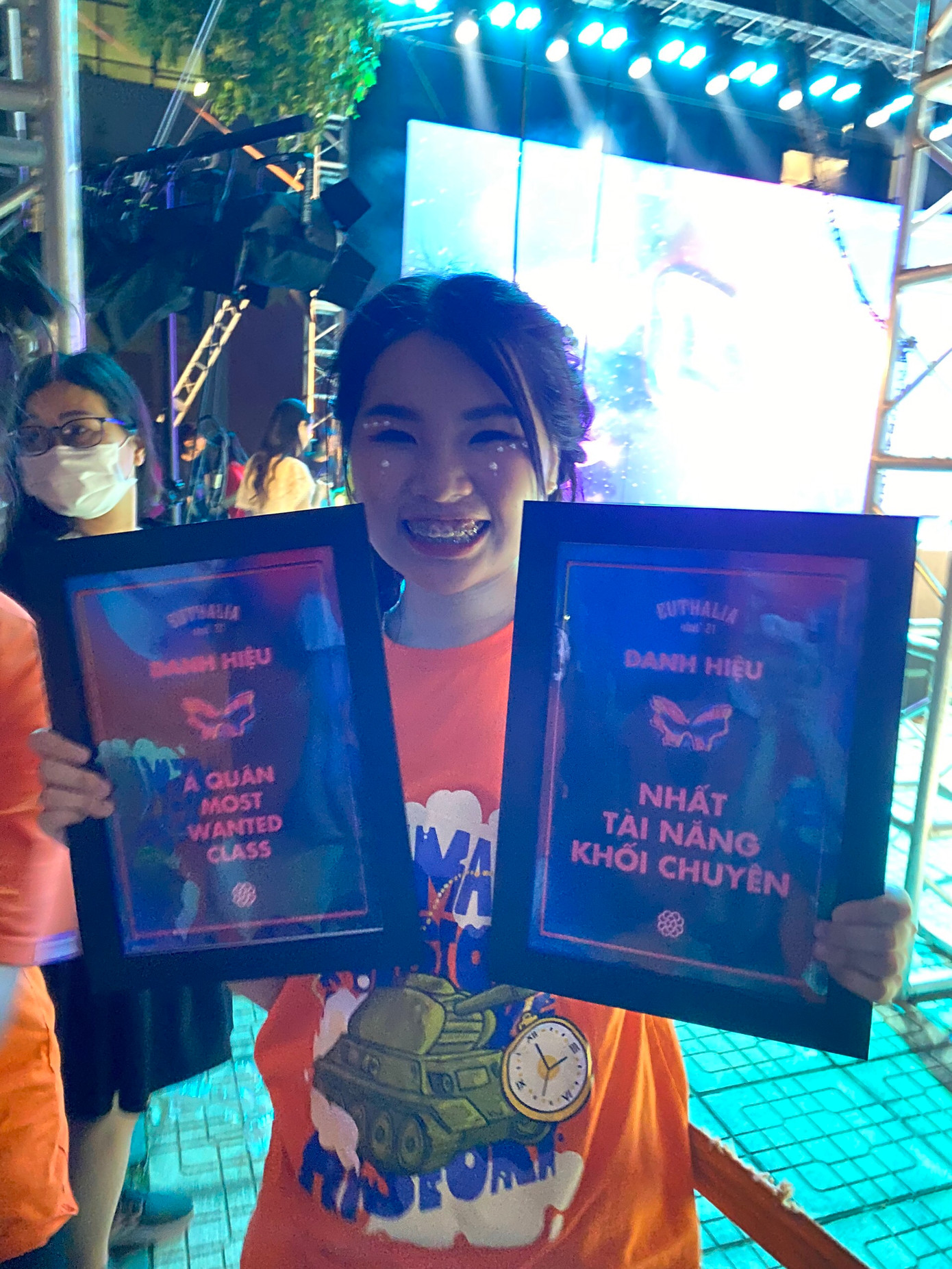 Sân khấu chính là thế giới nơi Minh Châu viết nên cuộc đời mình.