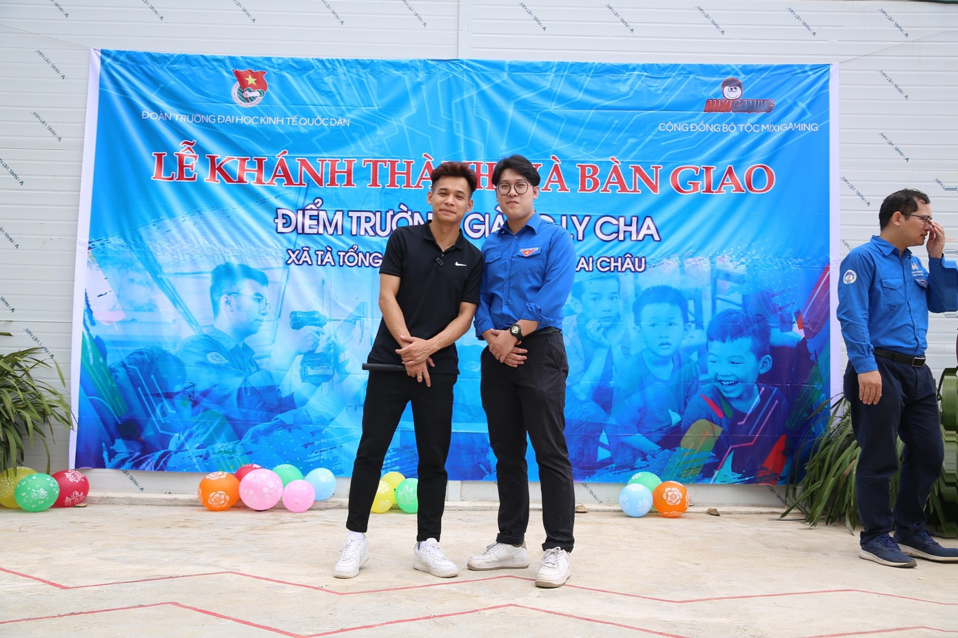 Nguyên Khôi tham gia dự án thiện nguyện.