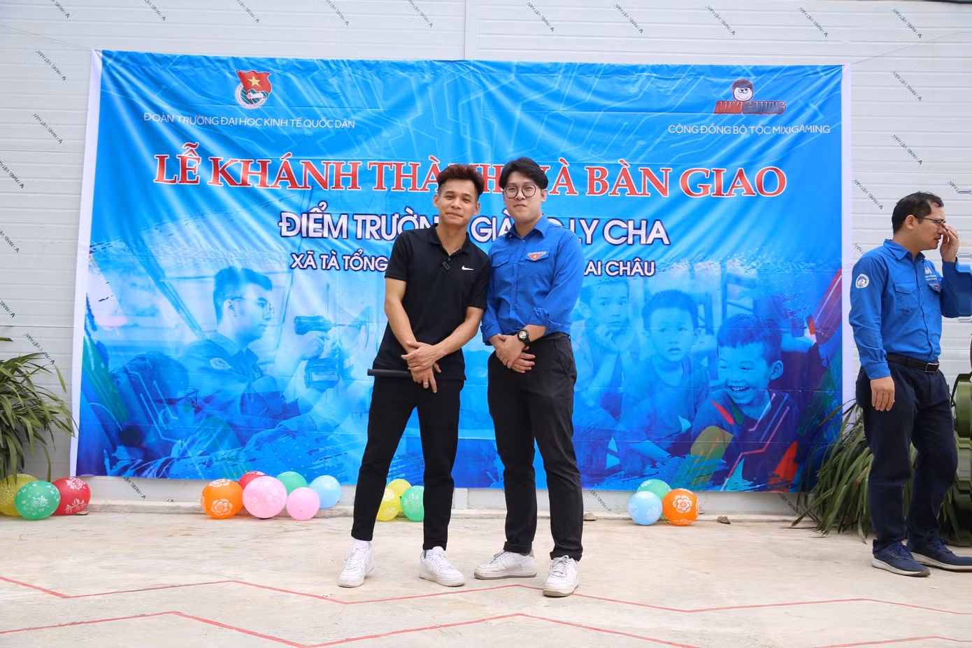 Nguyên Khôi tham gia dự án thiện nguyện.