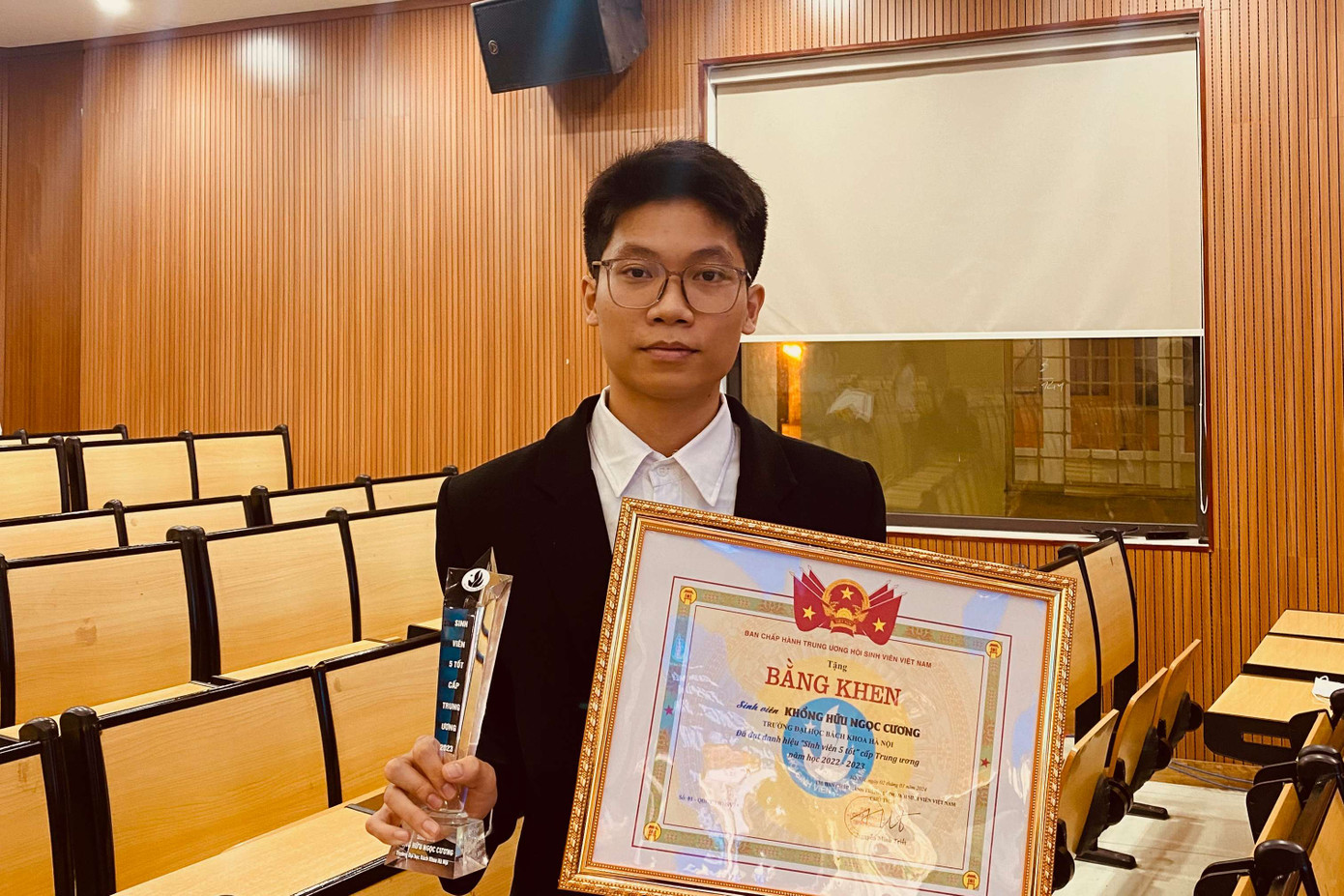 Ngọc Cương nhận bằng khen Sinh viên 5 tốt cấp Trung ương hồi đầu tháng 1/2024.