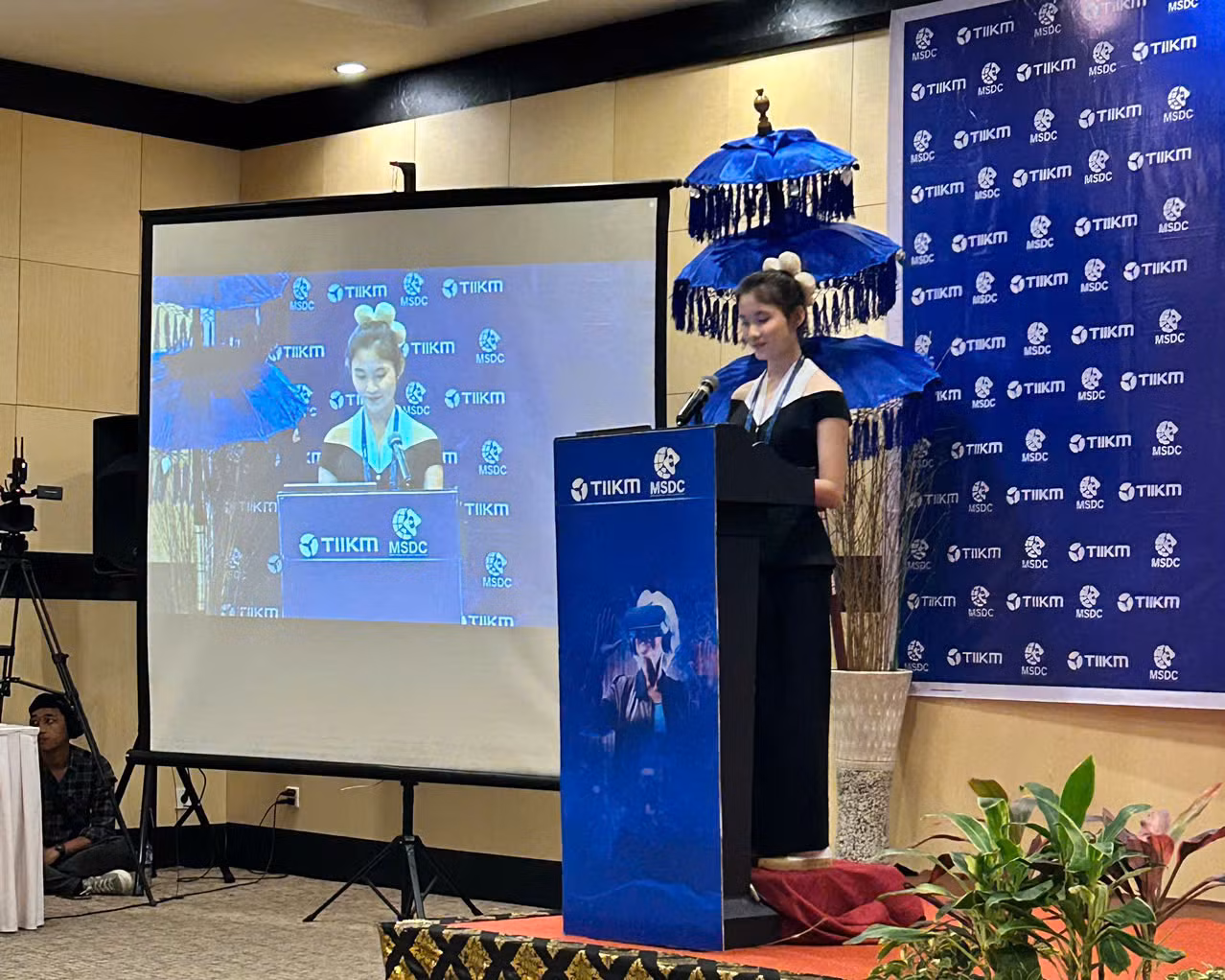 Hiếu Ngân tham gia "The 04th International Conference on Media Science and Digital Communication" tại Bali, Indonesia với vai trò trình bày nghiên cứu cá nhân. Hiếu Ngân tham gia "The 04th International Conference on Media Science and Digital Communication" tại Bali, Indonesia với vai trò trình bày nghiên cứu cá nhân.