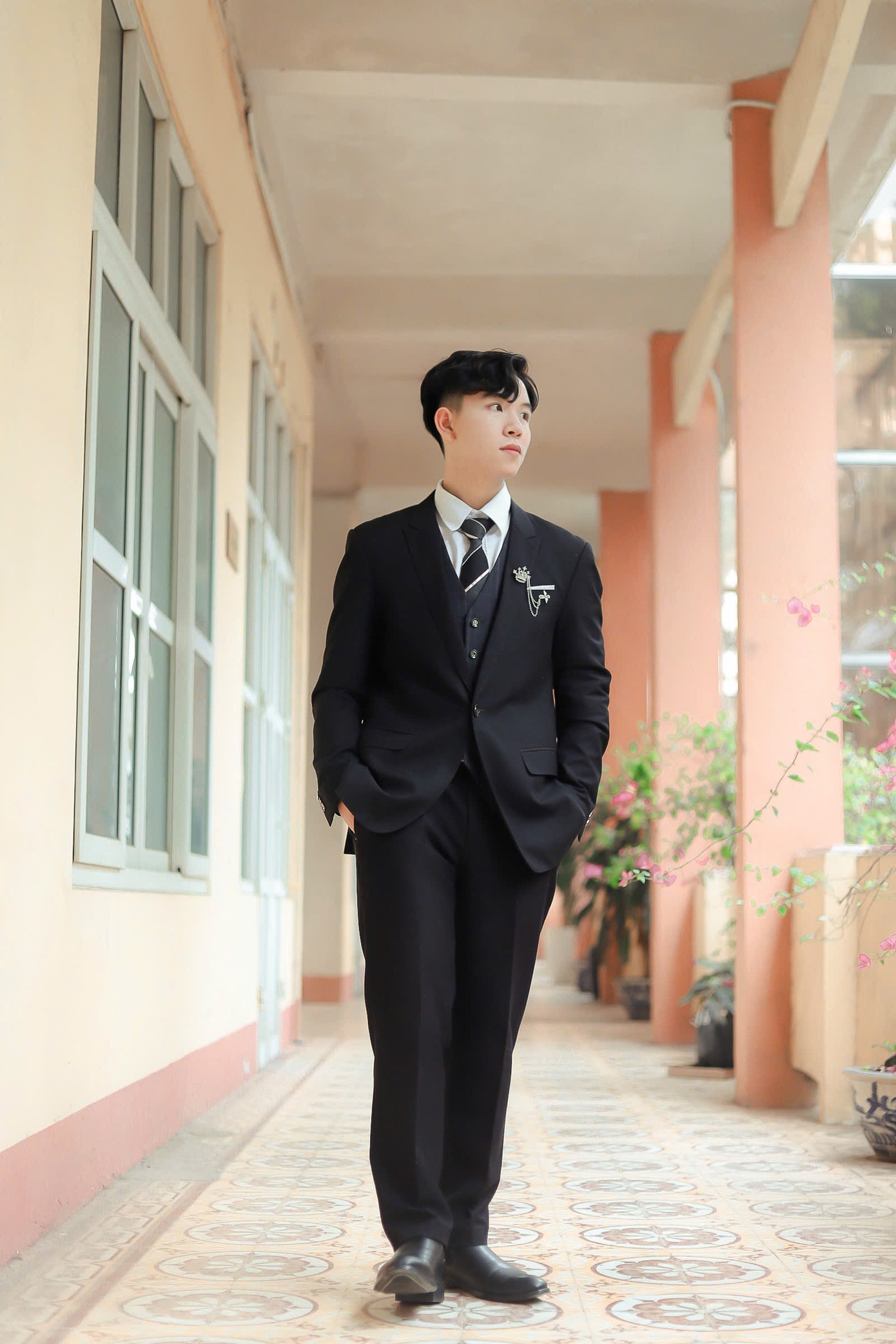 Đặng Trung Kiên là cựu học sinh chuyên Sinh tại trường THPT Chuyên Hùng Vương (Phú Thọ). Đặng Trung Kiên là cựu học sinh chuyên Sinh tại trường THPT Chuyên Hùng Vương (Phú Thọ).