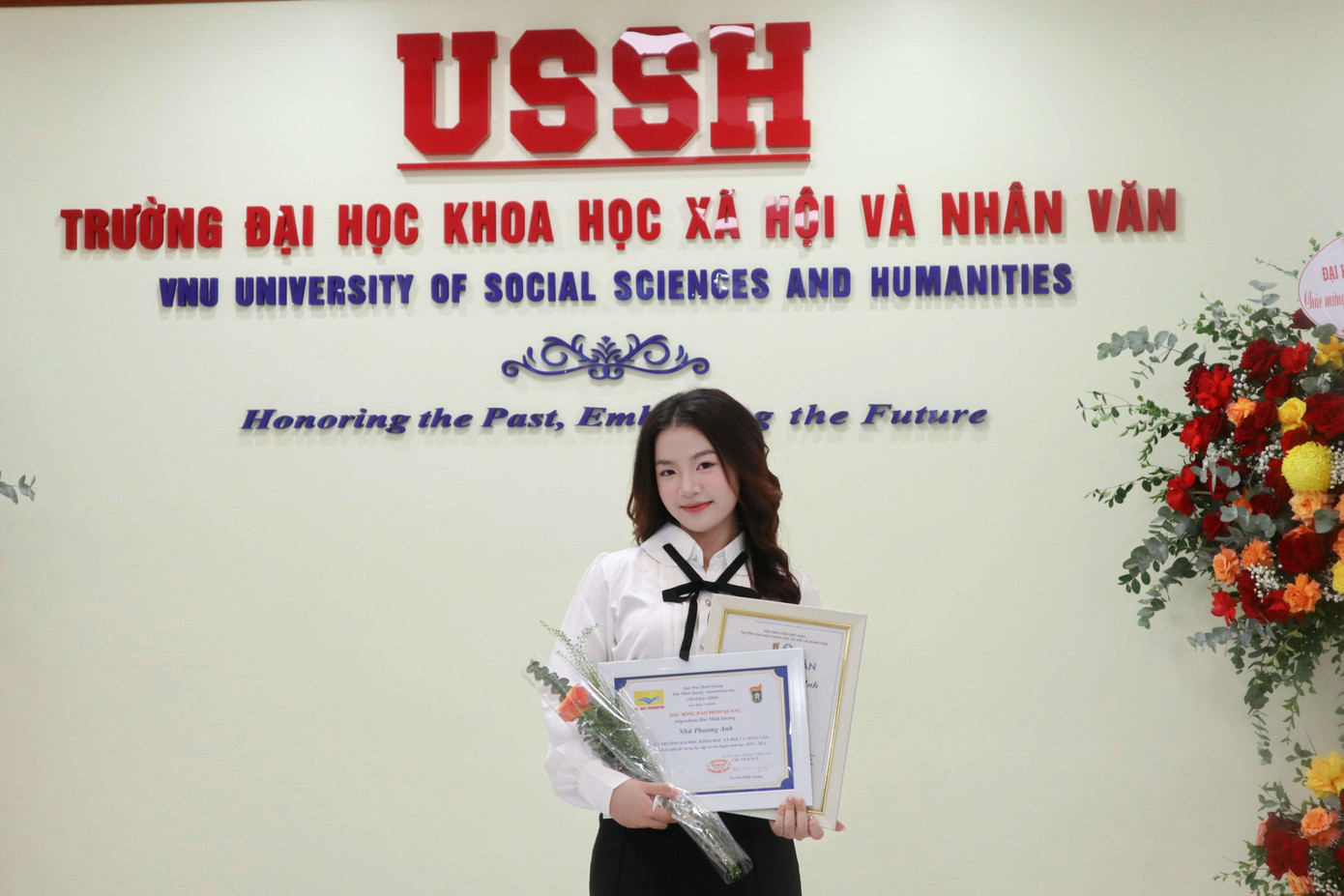 Nhữ Phương Anh hiện là sinh viên năm 3 tại Trường Đại học Khoa học Xã hội & Nhân văn. Nhữ Phương Anh hiện là sinh viên năm 3 tại Trường Đại học Khoa học Xã hội & Nhân văn.