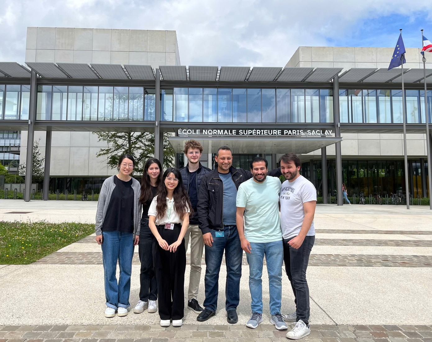 Ánh trong nhóm thí nghiệm FunG4, phòng thí nghiệm LBPA, Đại học Paris-Saclay.