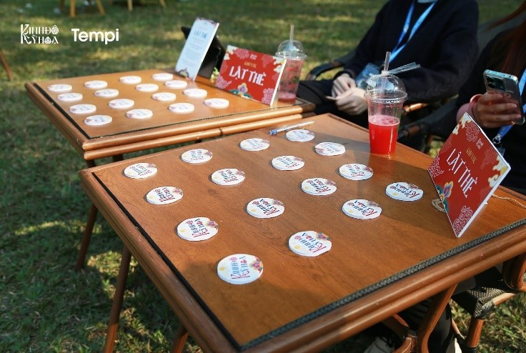 Trò chơi Lật thẻ.