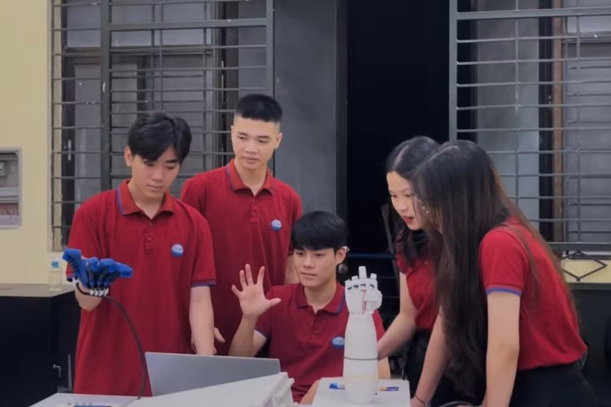 Một lần làm việc khuya của nhóm.