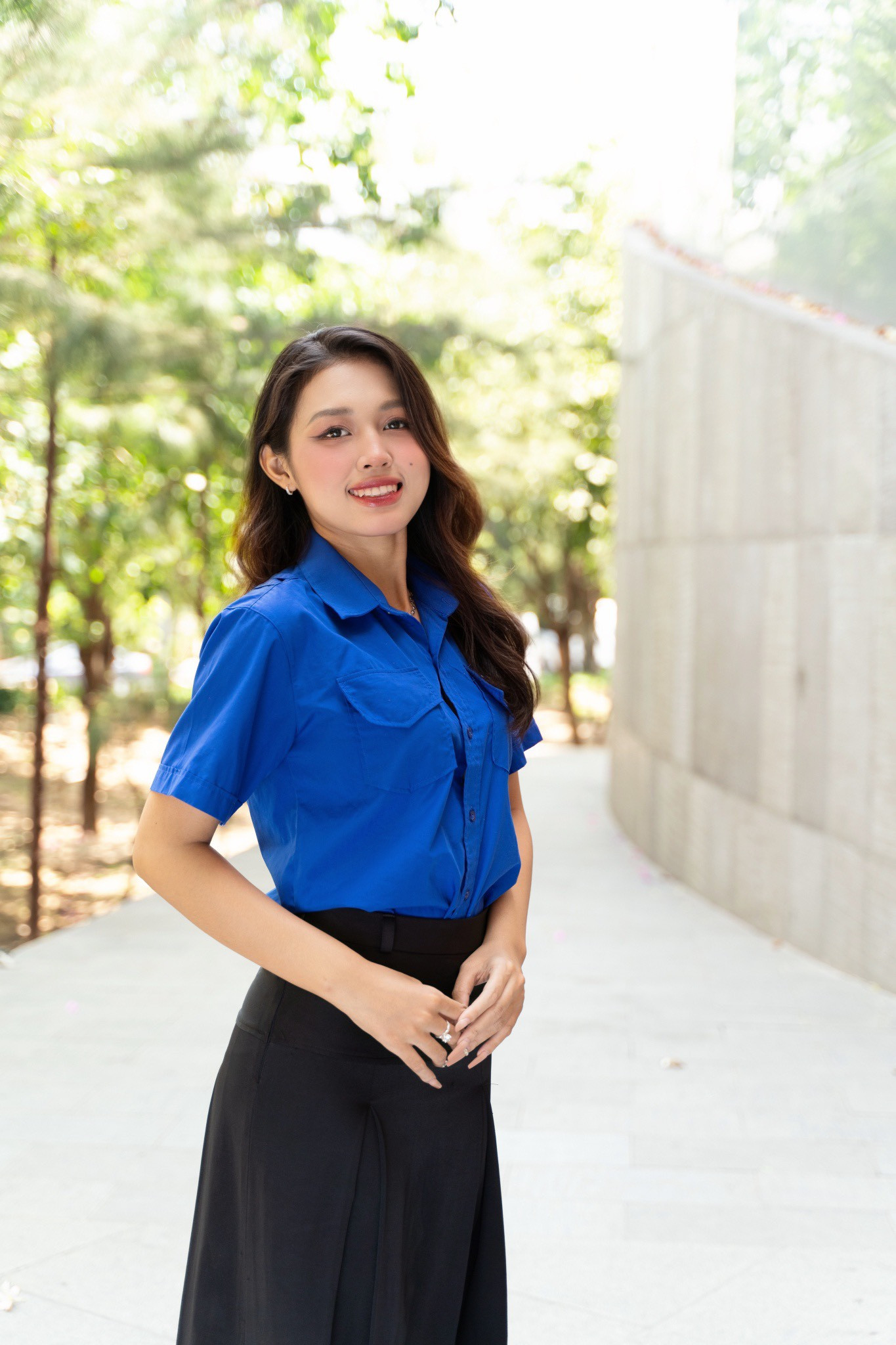 Nguyễn Thị Hồng Vân (SN 2003) đang là sinh viên năm 3 chuyên ngành Marketing, Trường ĐH Văn Lang. Nguyễn Thị Hồng Vân (SN 2003) đang là sinh viên năm 3 chuyên ngành Marketing, Trường ĐH Văn Lang.