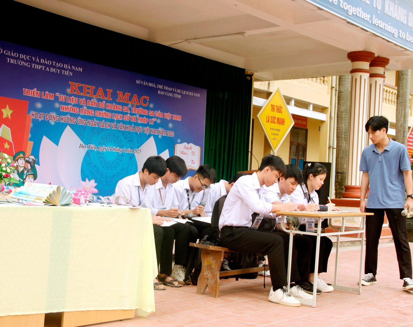 Long tích cực tham gia các hoạt động ở trường.