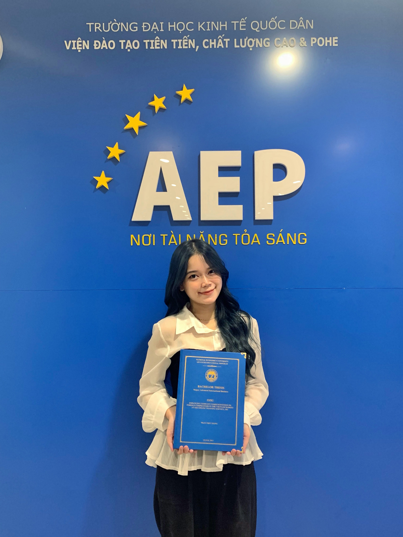 Thúy Hằng tốt nghiệp cử nhân loại Xuất sắc với GPA xếp thứ 4 chuyên ngành Kinh doanh Quốc tế Tiên Tiến viện AEP.