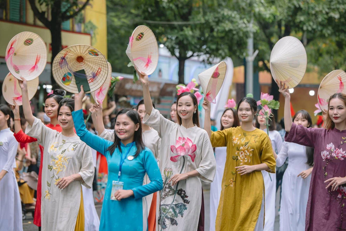 Sinh viên Học viện Phụ nữ Việt Nam hưởng ứng ngày Lễ Áo dài.