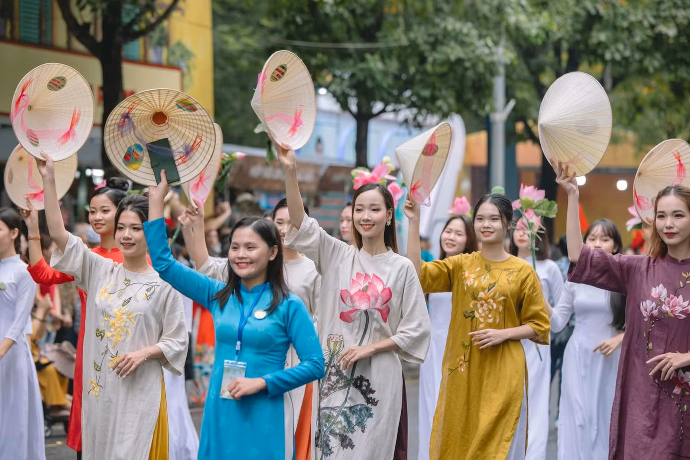 Sinh viên Học viện Phụ nữ Việt Nam hưởng ứng ngày Lễ Áo dài.