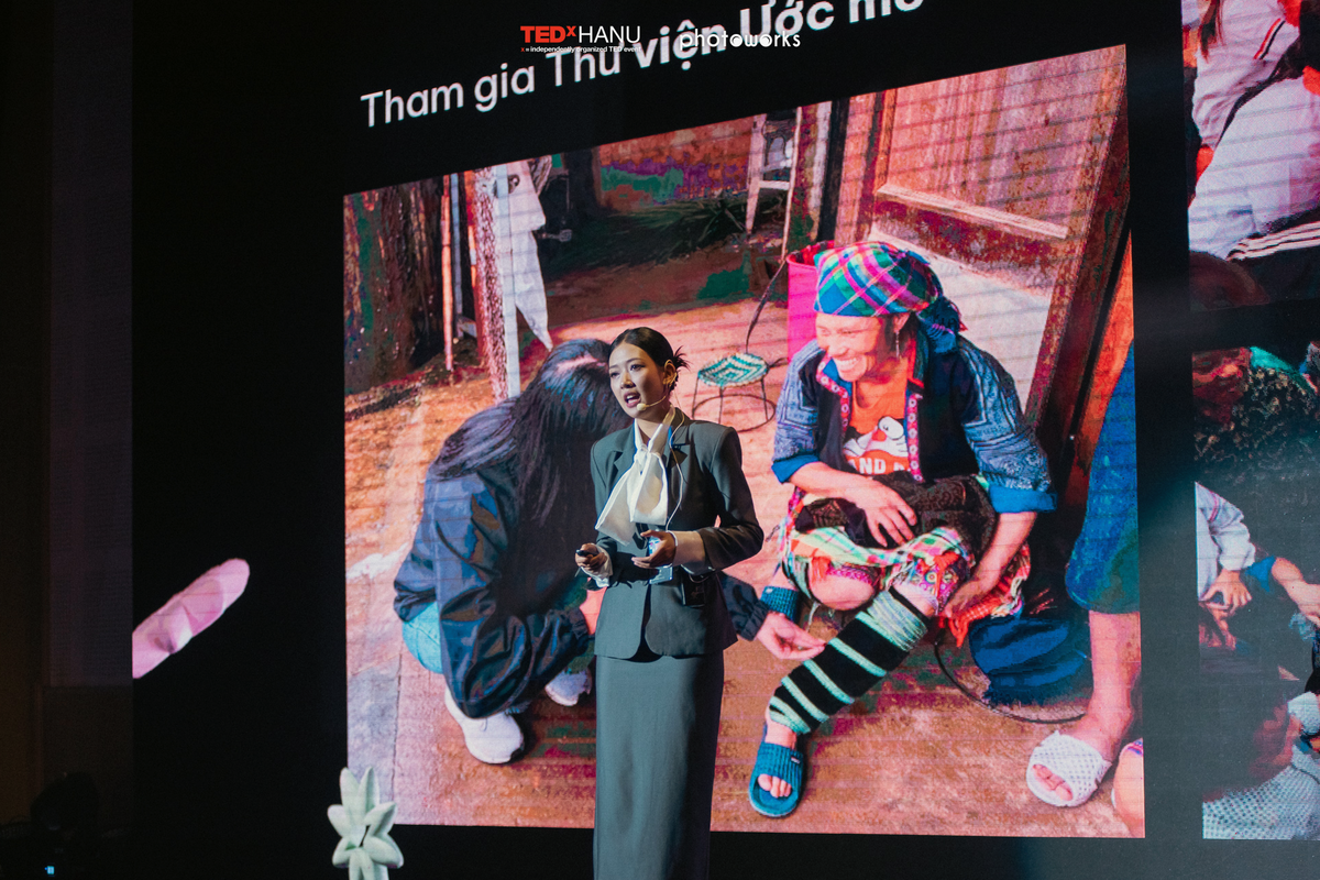 Hoa Đan làm diễn giả tại TEDxHANU được tổ chức tại Trường Đại học Hà Nội vào giữa tháng 10/2024. Hoa Đan làm diễn giả tại TEDxHANU được tổ chức tại Trường Đại học Hà Nội vào giữa tháng 10/2024.