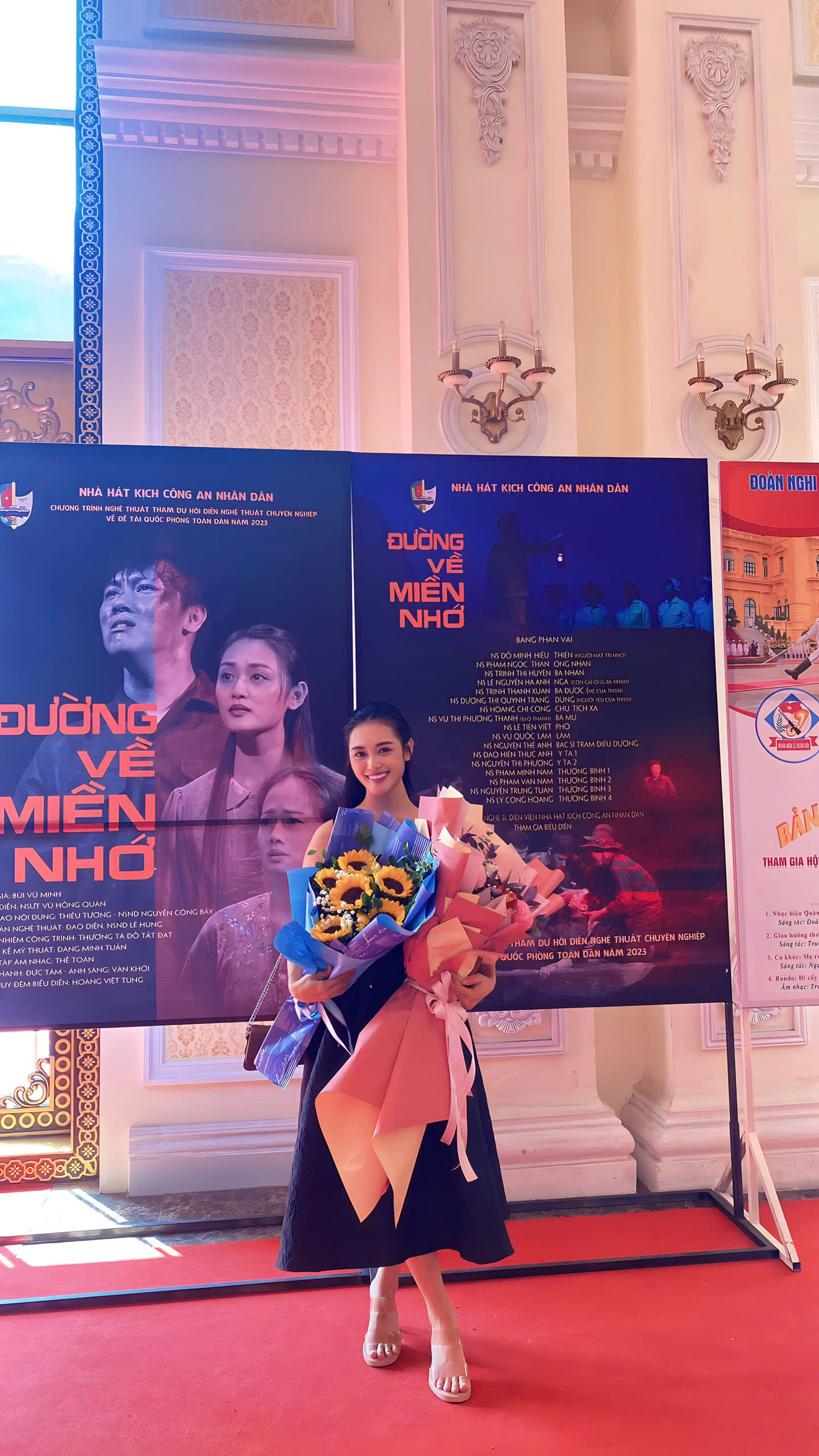 Hà Anh giành Huy chương Bạc từ vai diễn trong vở kịch "Đường về niềm nhớ". Hà Anh giành Huy chương Bạc từ vai diễn trong vở kịch "Đường về niềm nhớ".